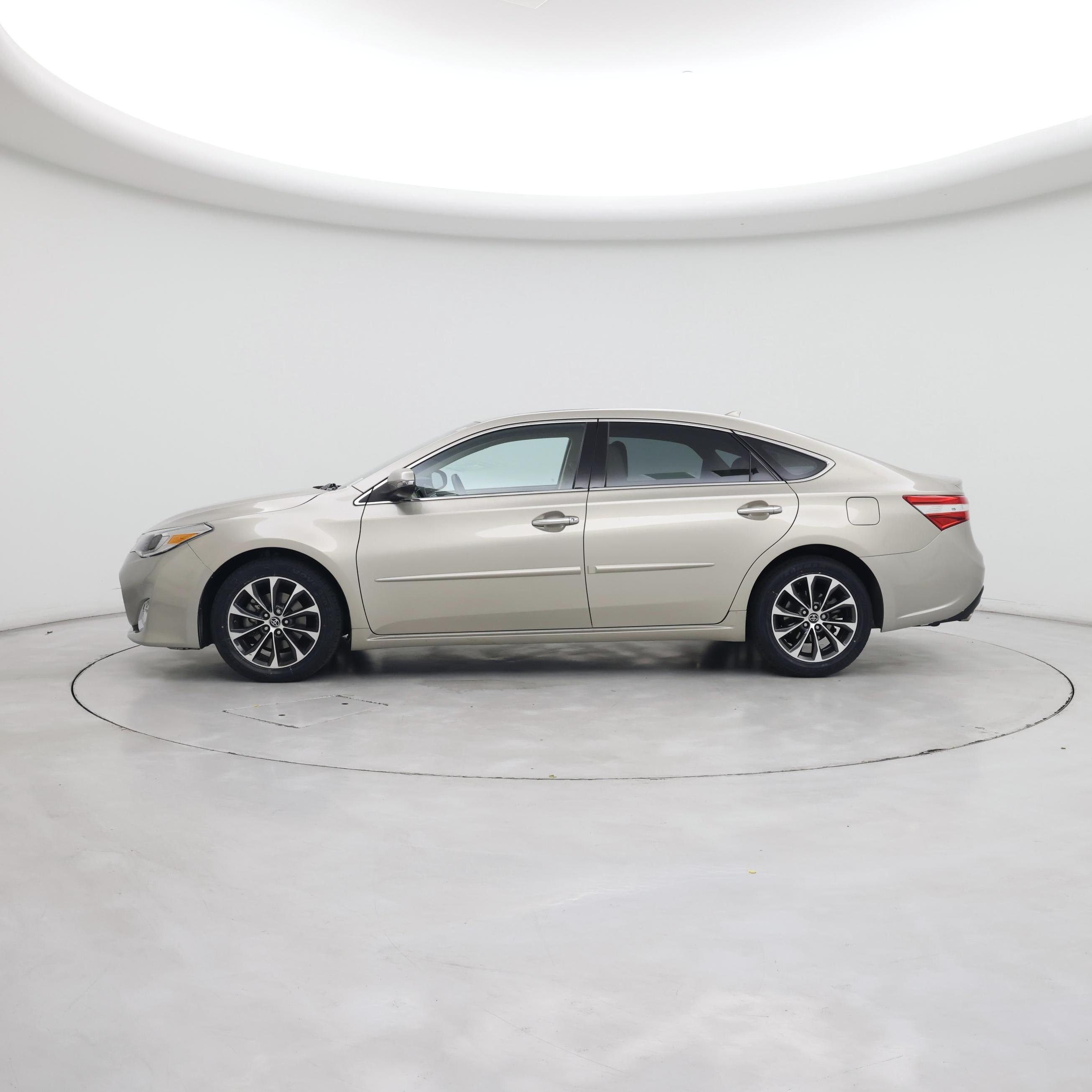 Thumbnail: 2015 Toyota Avalon - 3