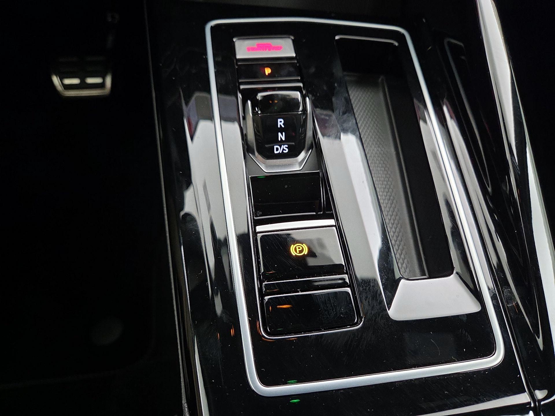 Thumbnail: 2023 Volkswagen Golf - 18