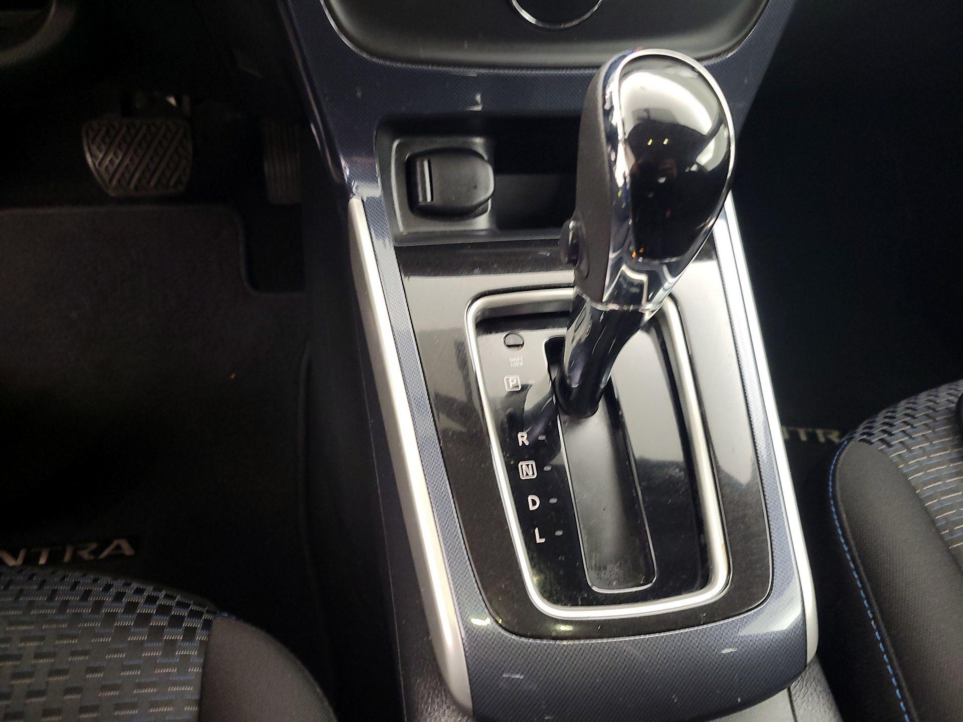 Thumbnail: 2019 Nissan Sentra - 17