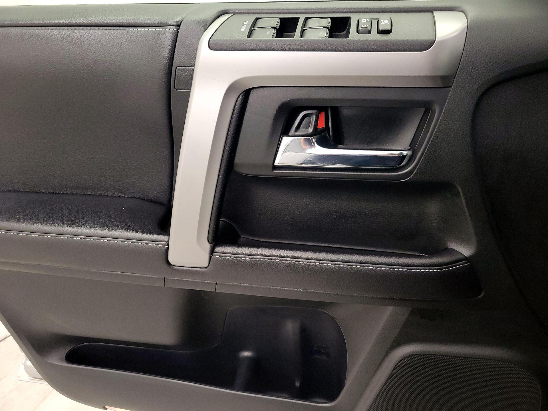 Thumbnail: 2017 Toyota 4Runner - 12