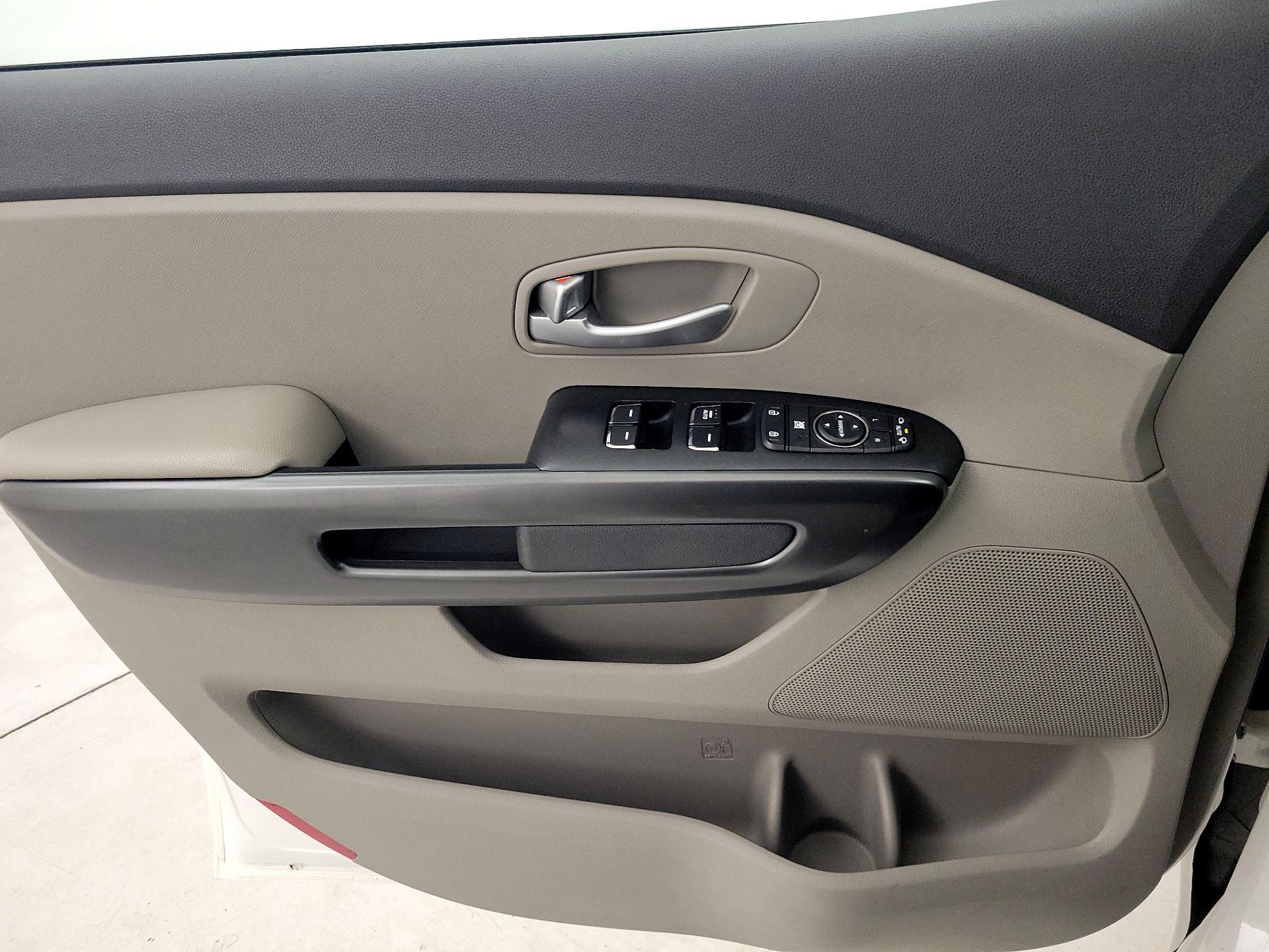 Thumbnail: 2016 Kia Sedona - 12