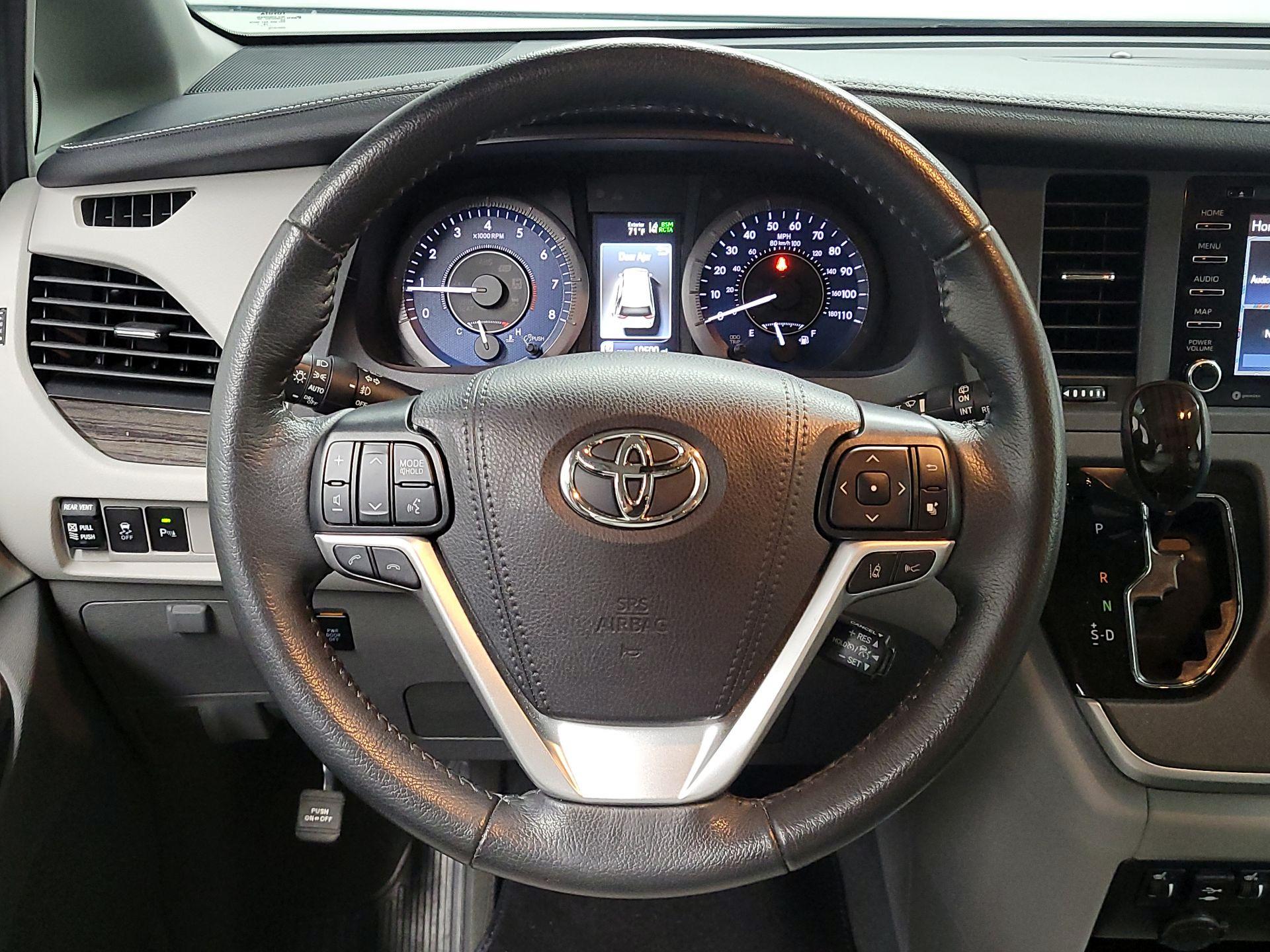 Thumbnail: 2020 Toyota Sienna - 10