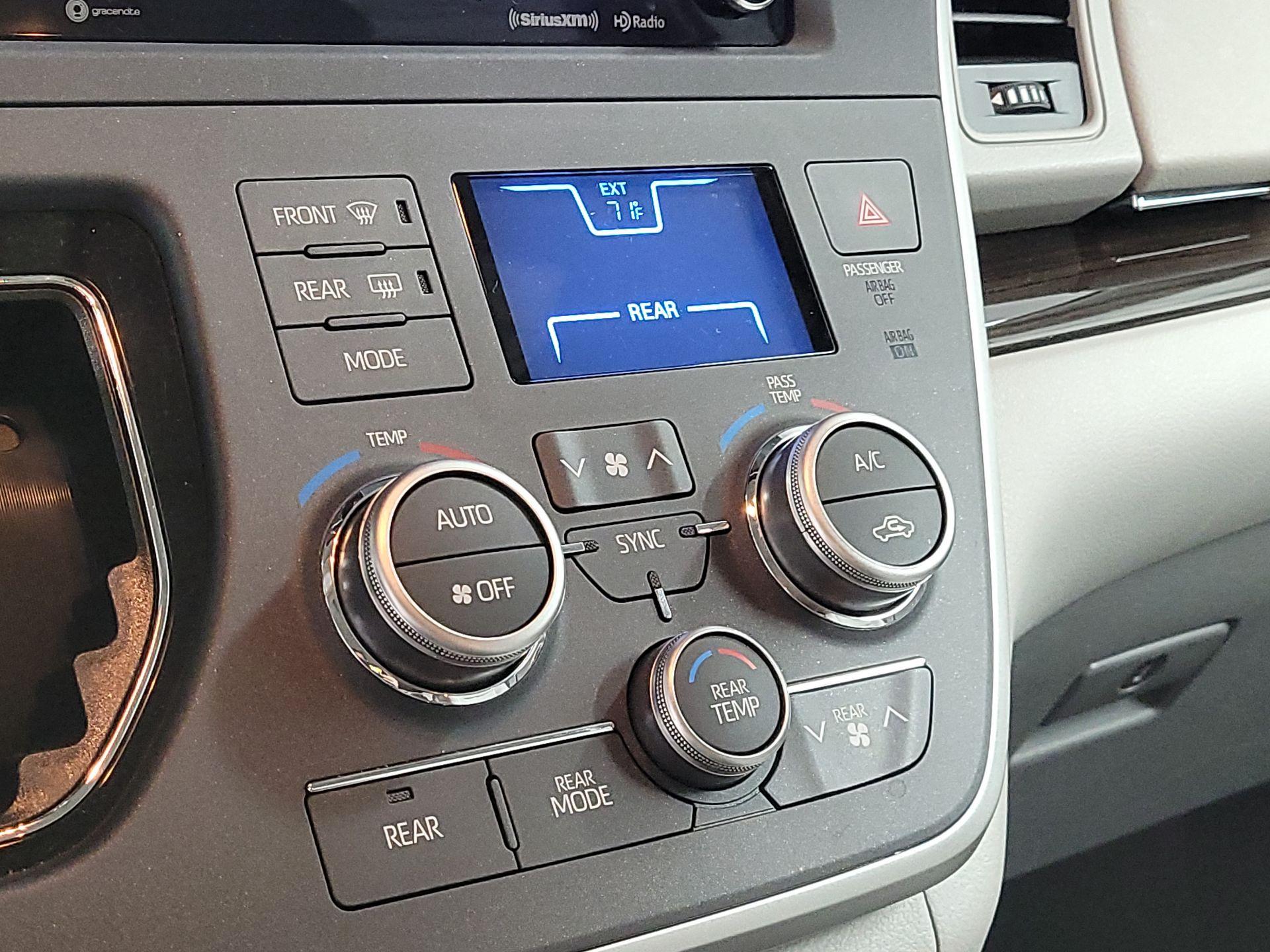 Thumbnail: 2020 Toyota Sienna - 16