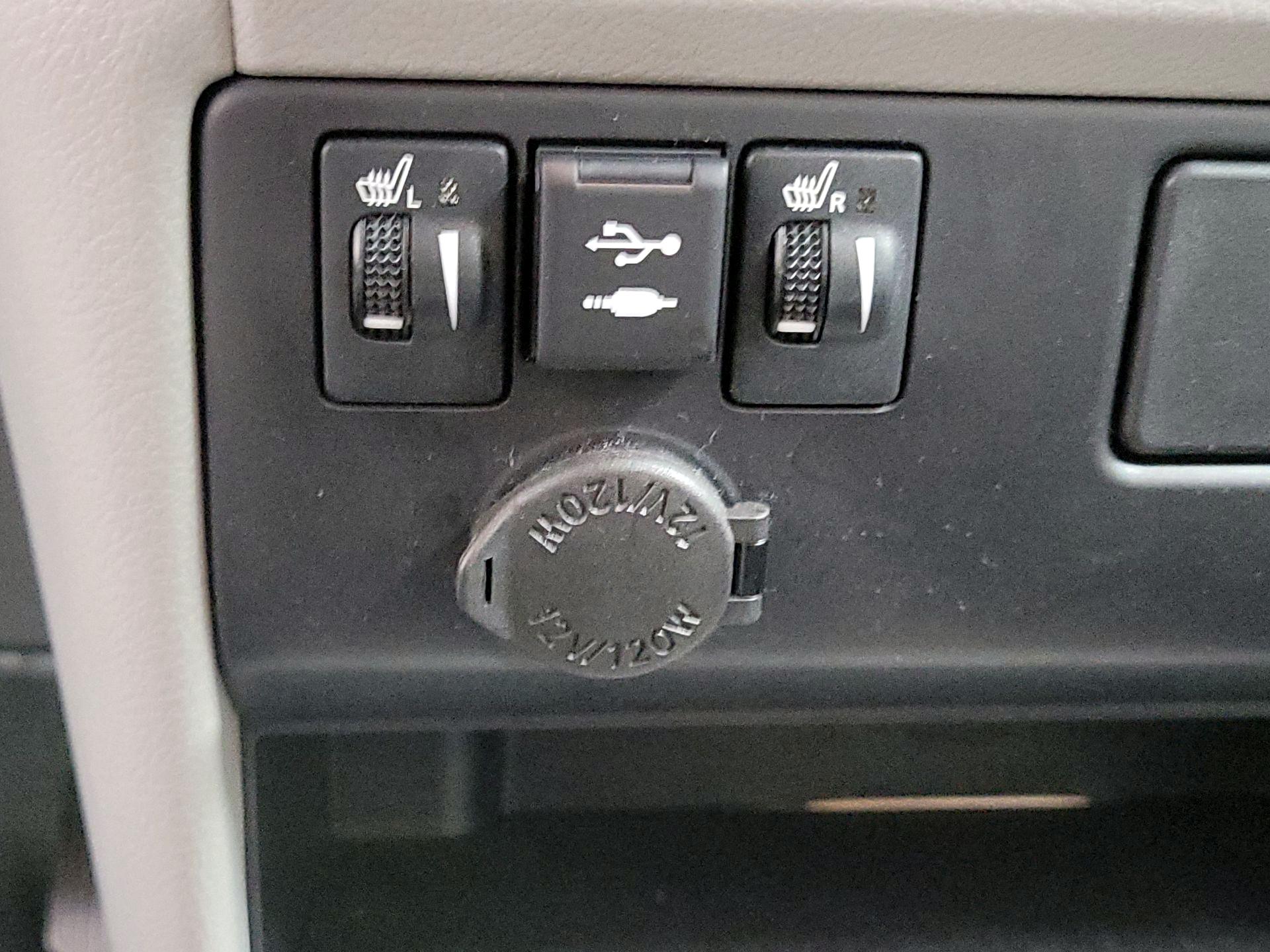 Thumbnail: 2020 Toyota Sienna - 18