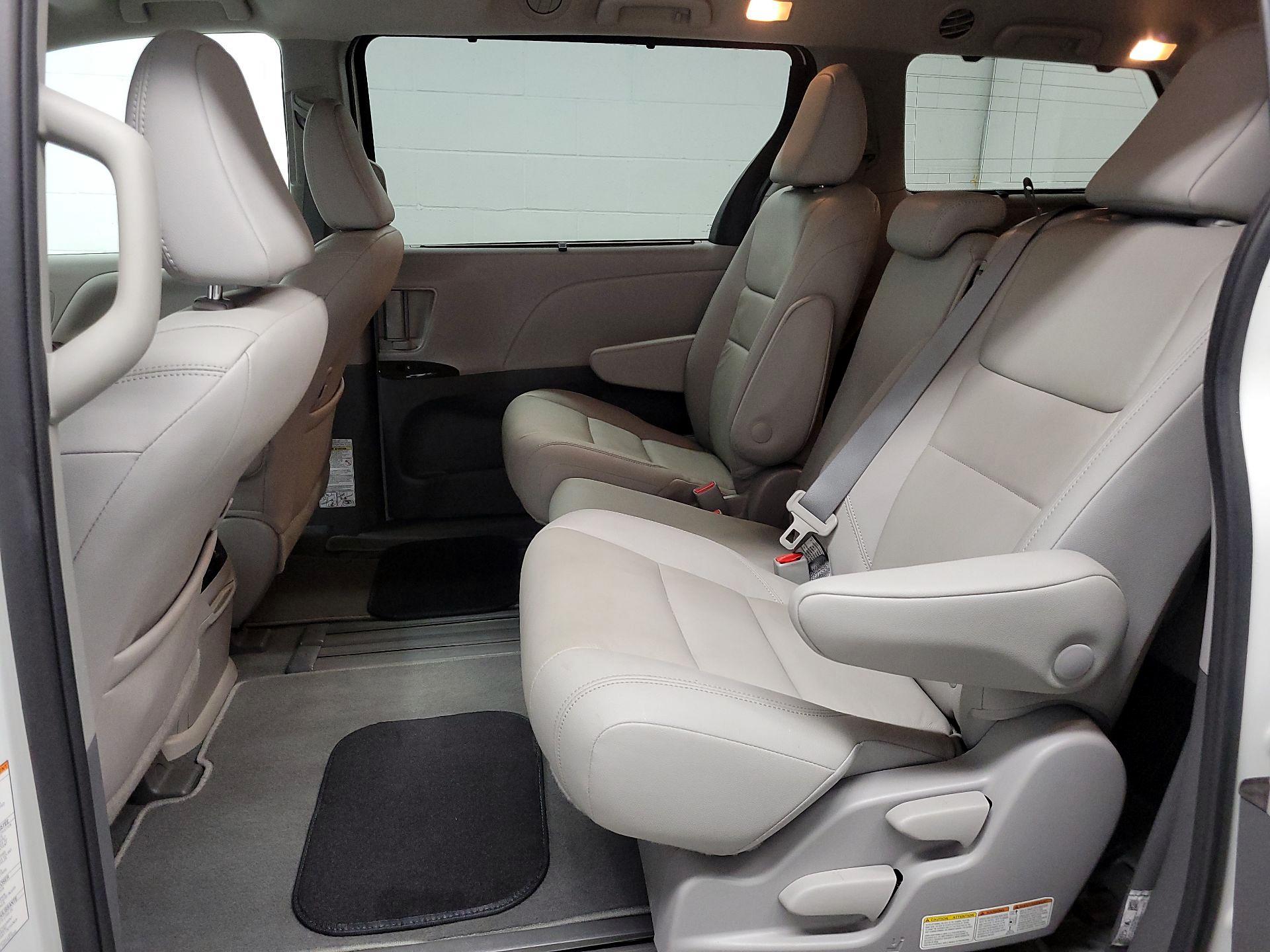 Thumbnail: 2020 Toyota Sienna - 20