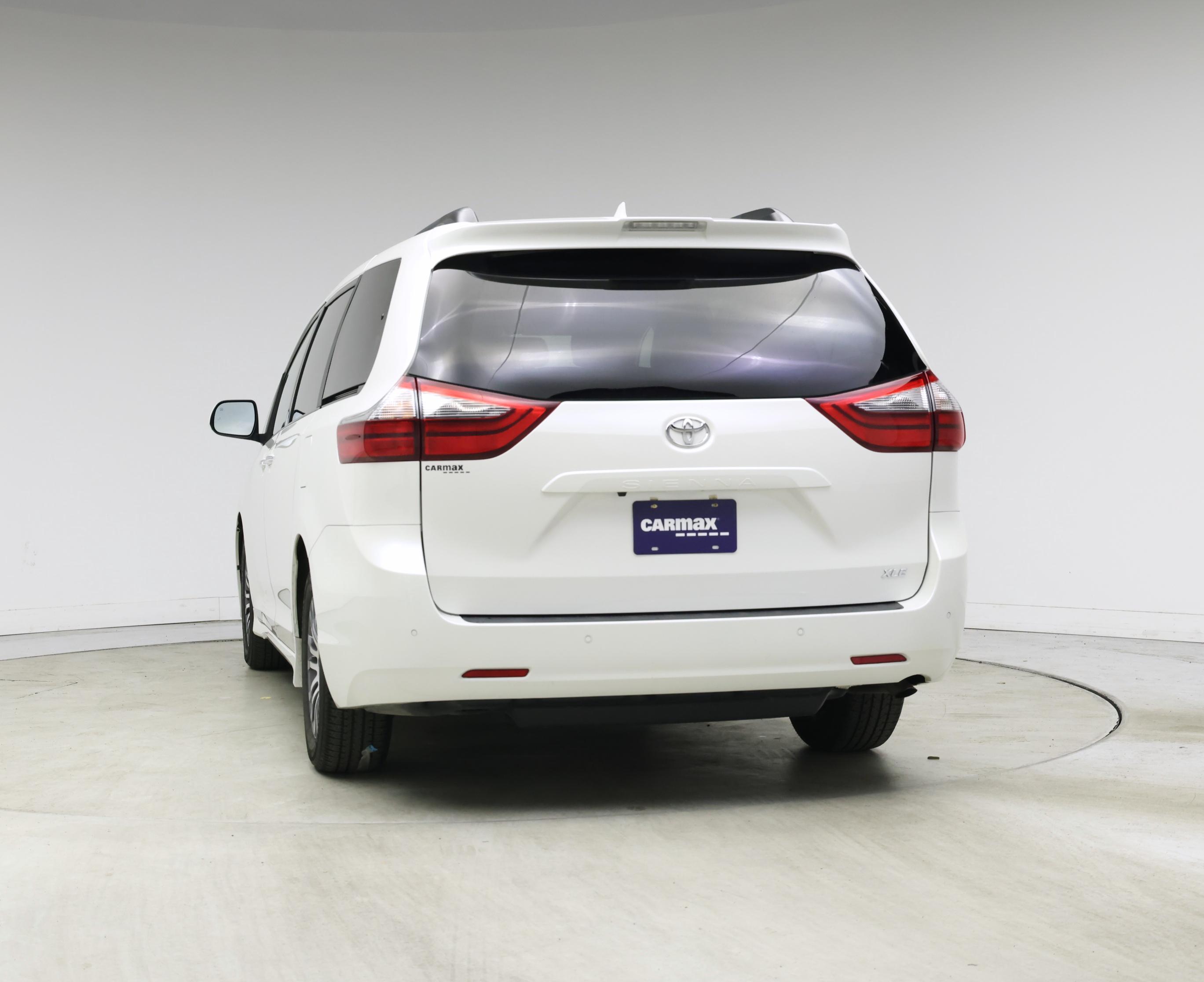 Thumbnail: 2020 Toyota Sienna - 6