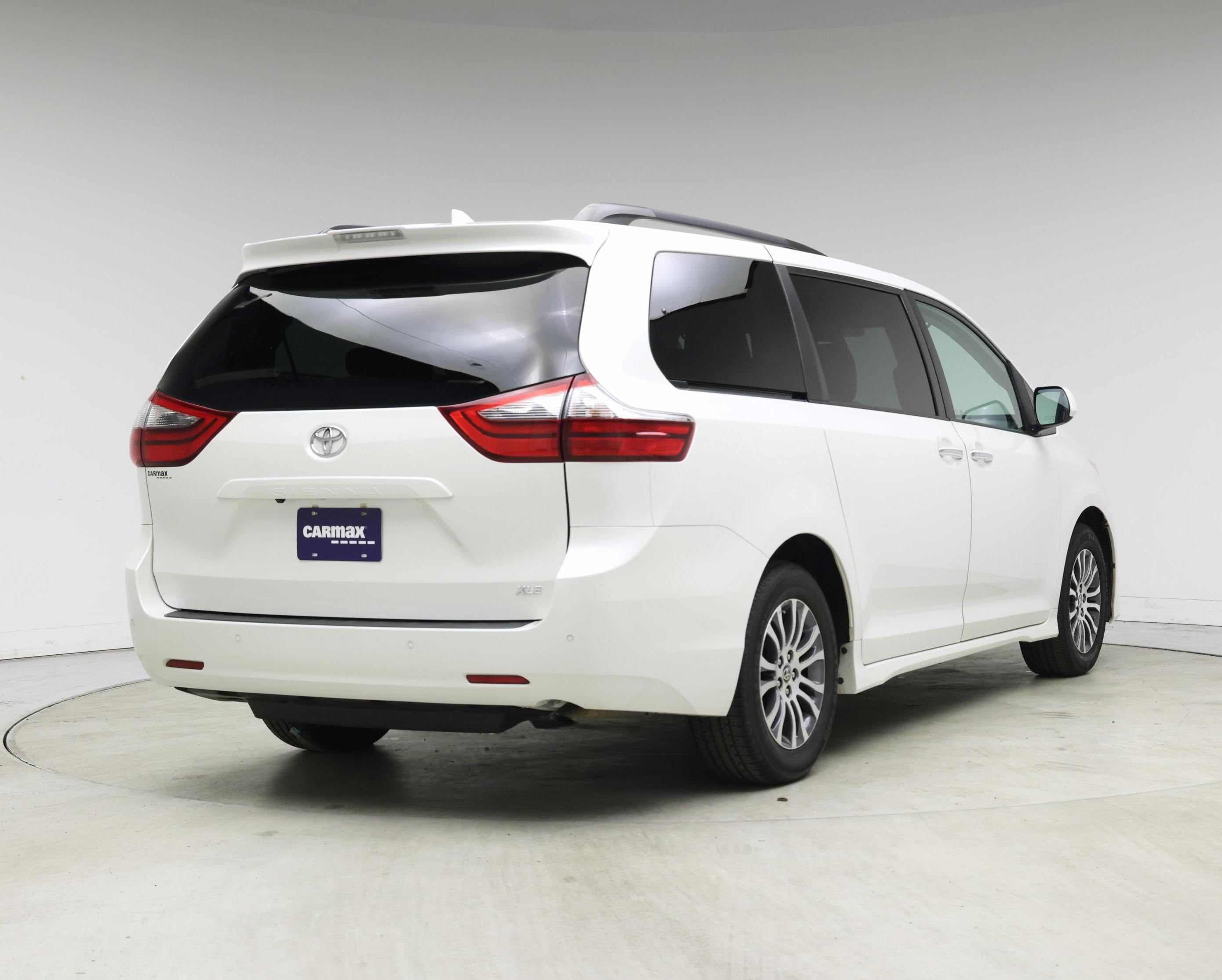 Thumbnail: 2020 Toyota Sienna - 8