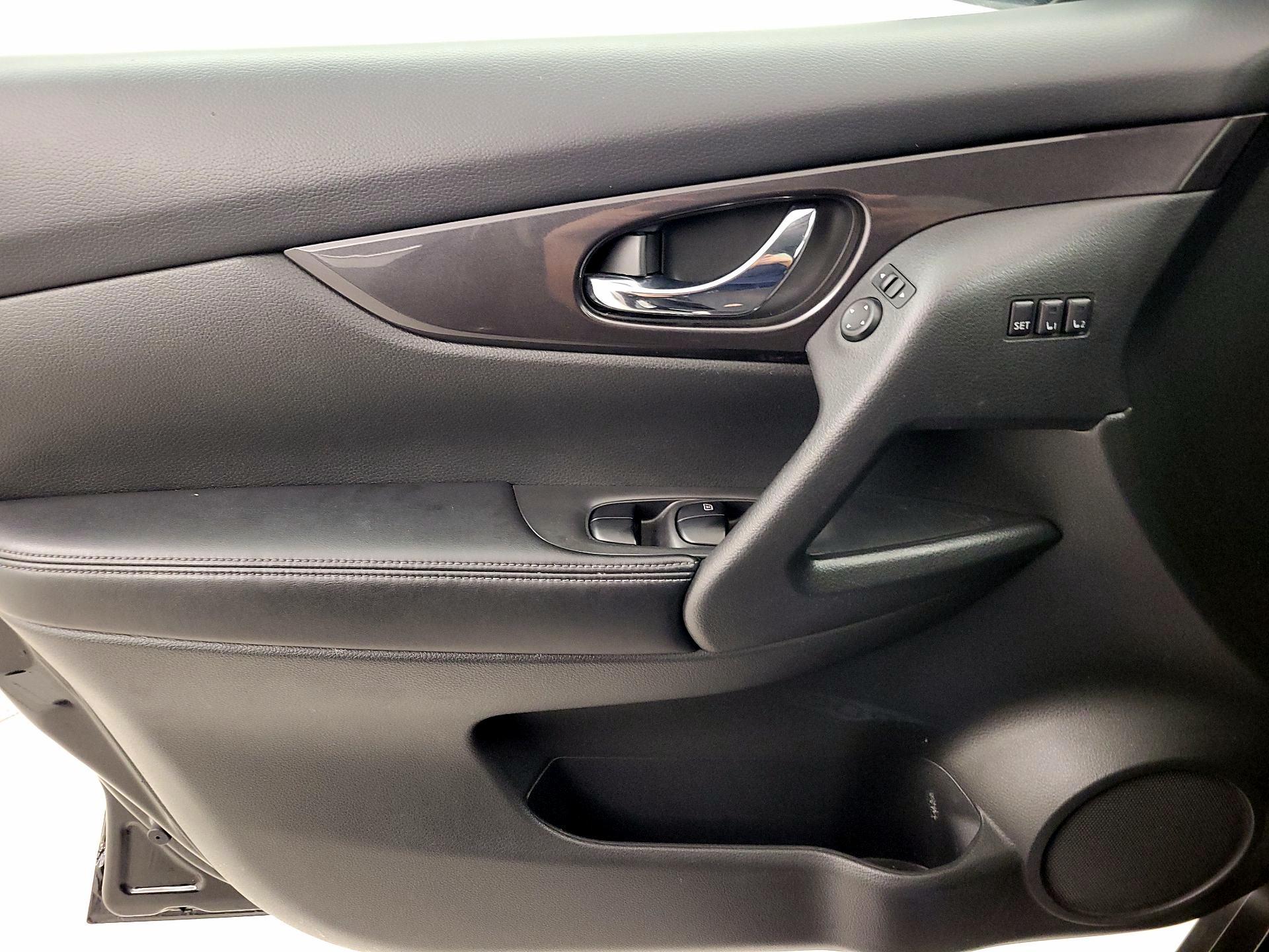 Thumbnail: 2018 Nissan Rogue - 12