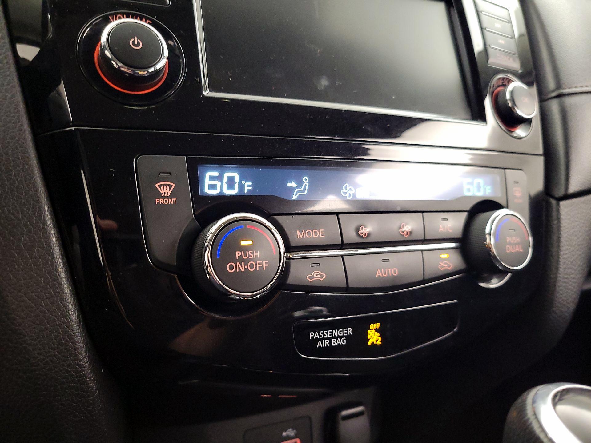 Thumbnail: 2018 Nissan Rogue - 16