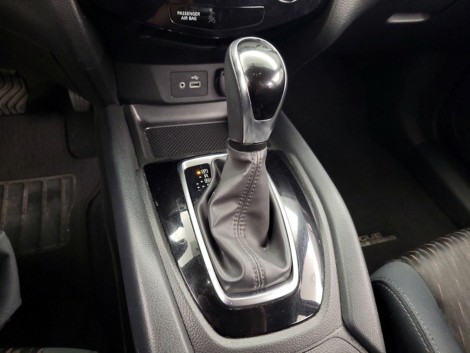 Thumbnail: 2018 Nissan Rogue - 17