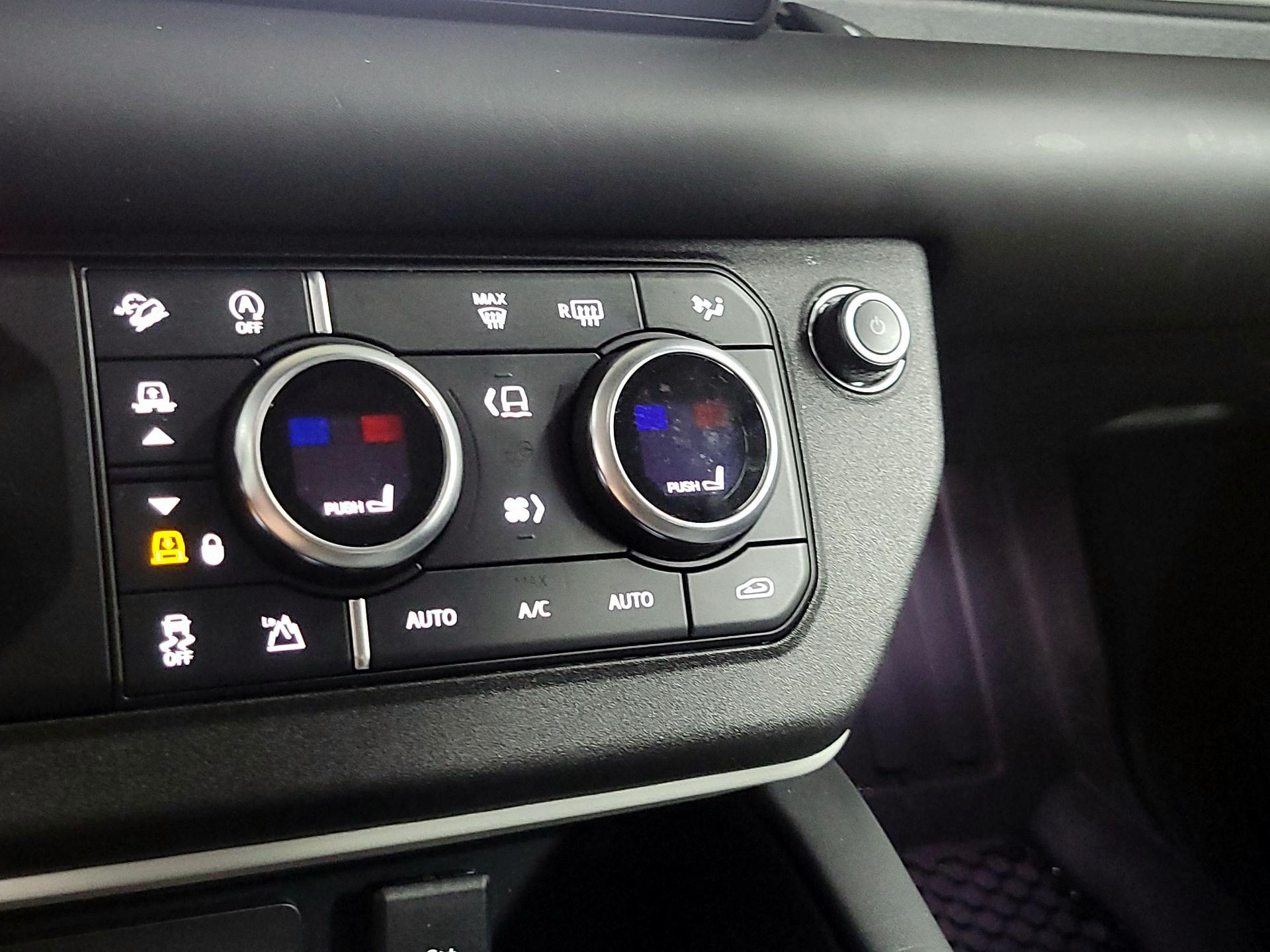 Thumbnail: 2020 Land Rover Defender - 15