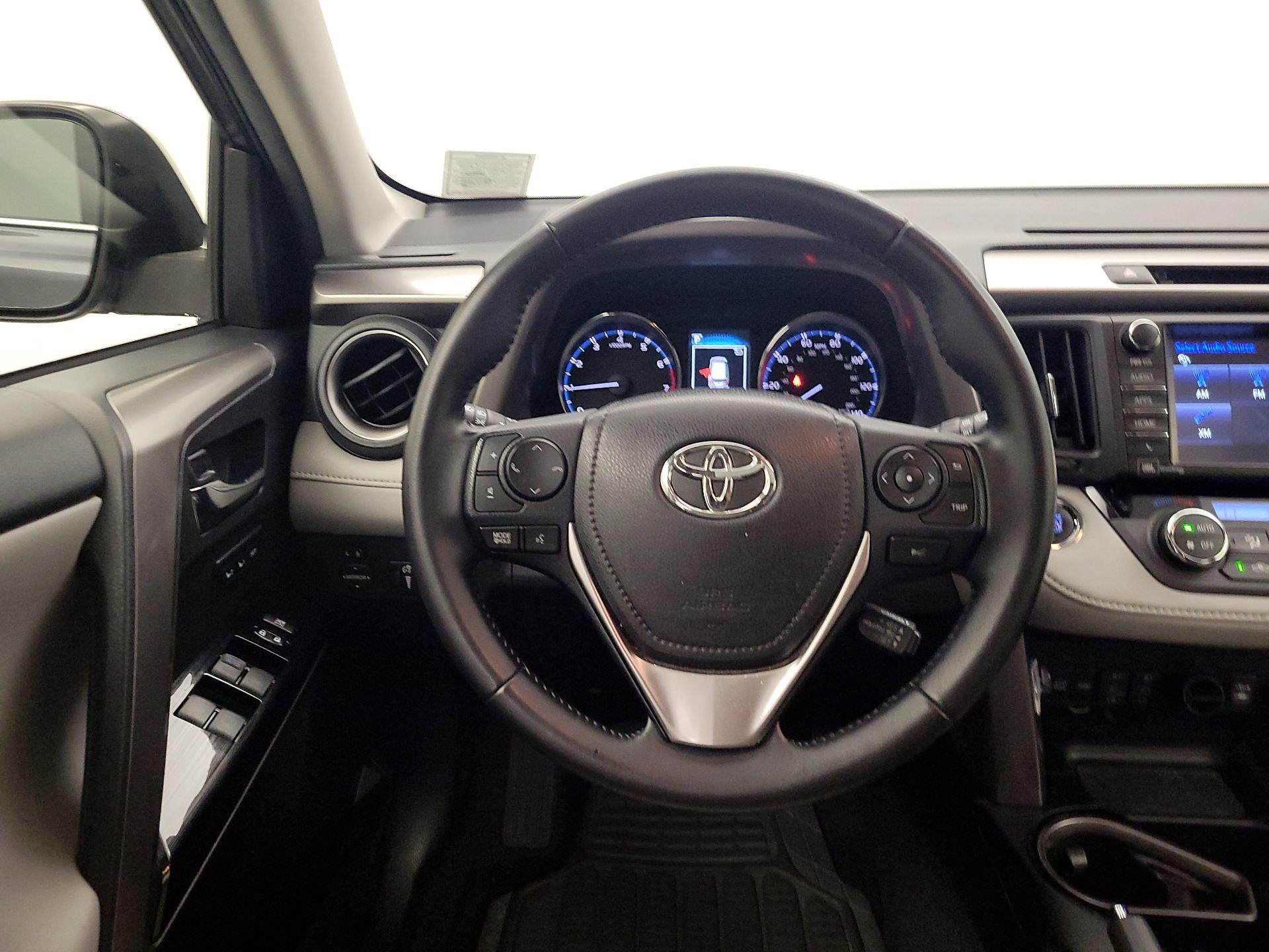 Thumbnail: 2016 Toyota RAV4 - 10