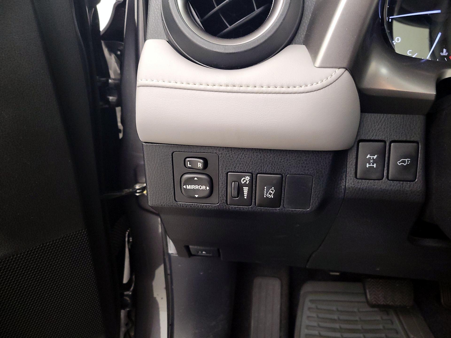 Thumbnail: 2016 Toyota RAV4 - 13