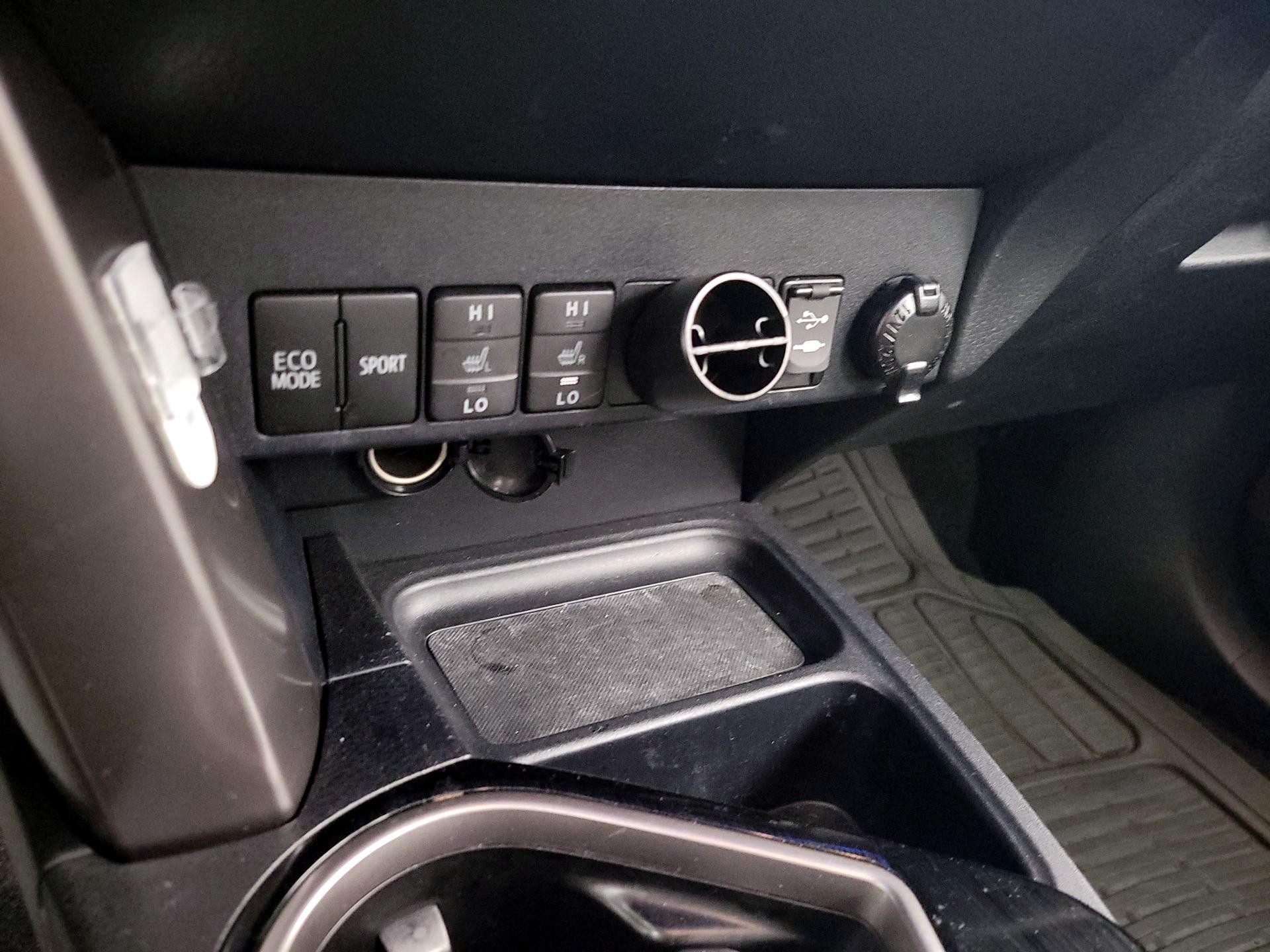 Thumbnail: 2016 Toyota RAV4 - 18