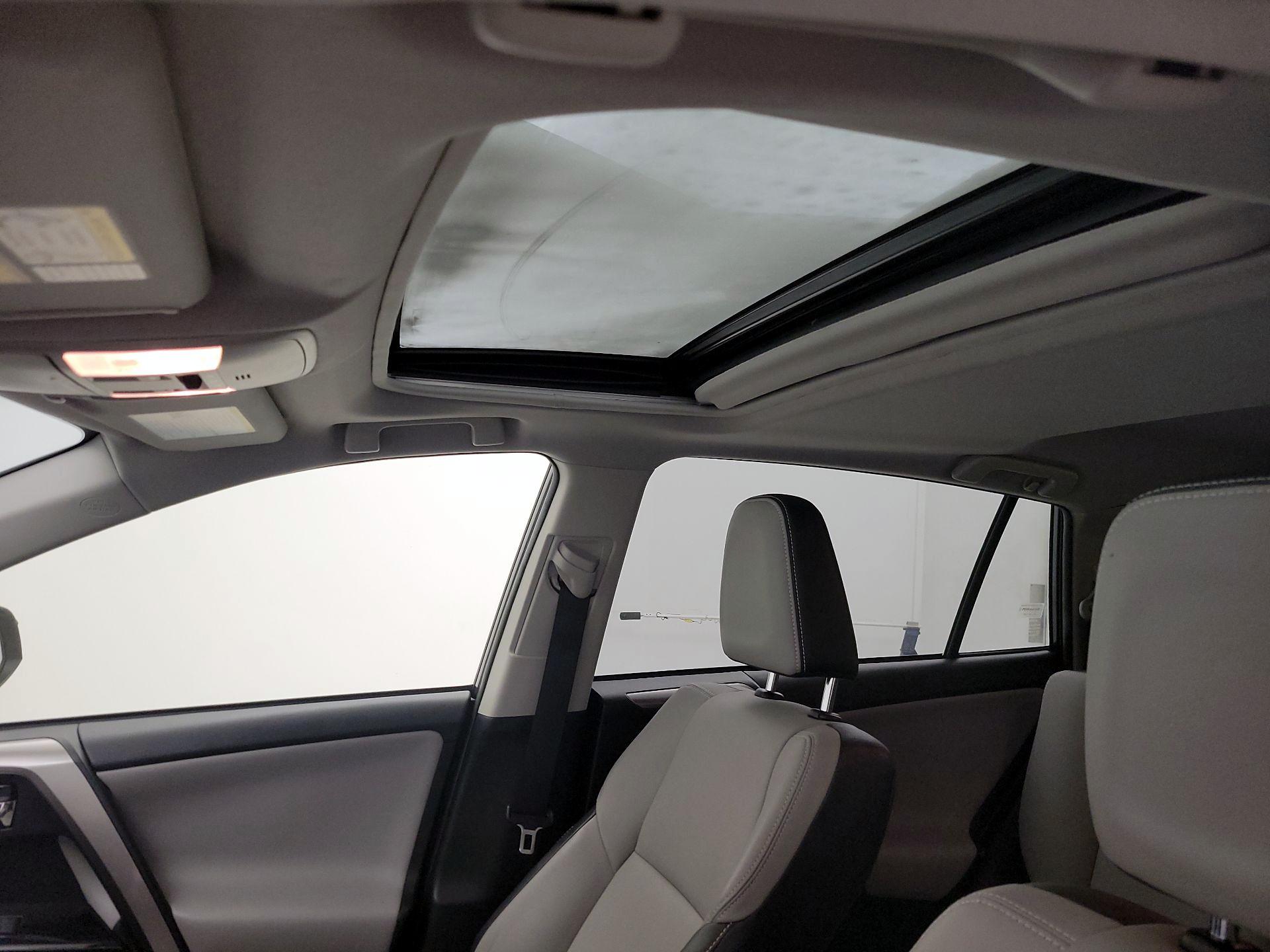 Thumbnail: 2016 Toyota RAV4 - 19