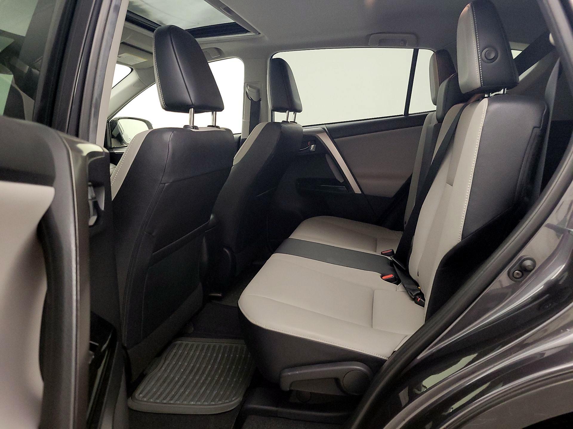 Thumbnail: 2016 Toyota RAV4 - 20