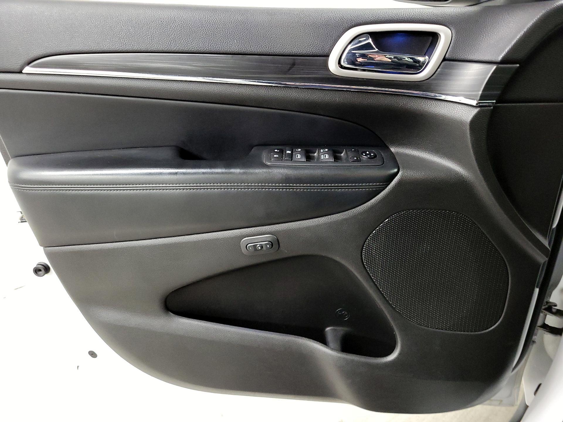 Thumbnail: 2020 Jeep Grand Cherokee - 12