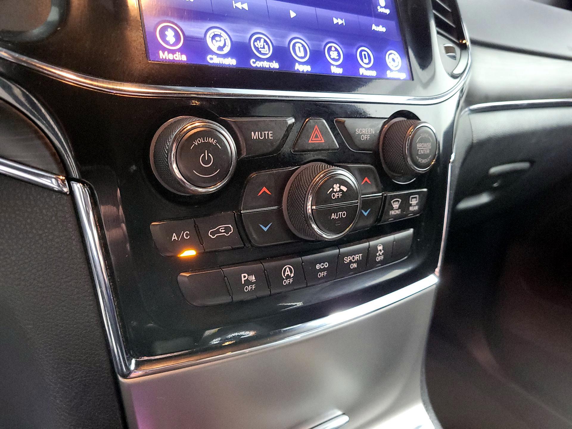 Thumbnail: 2020 Jeep Grand Cherokee - 14