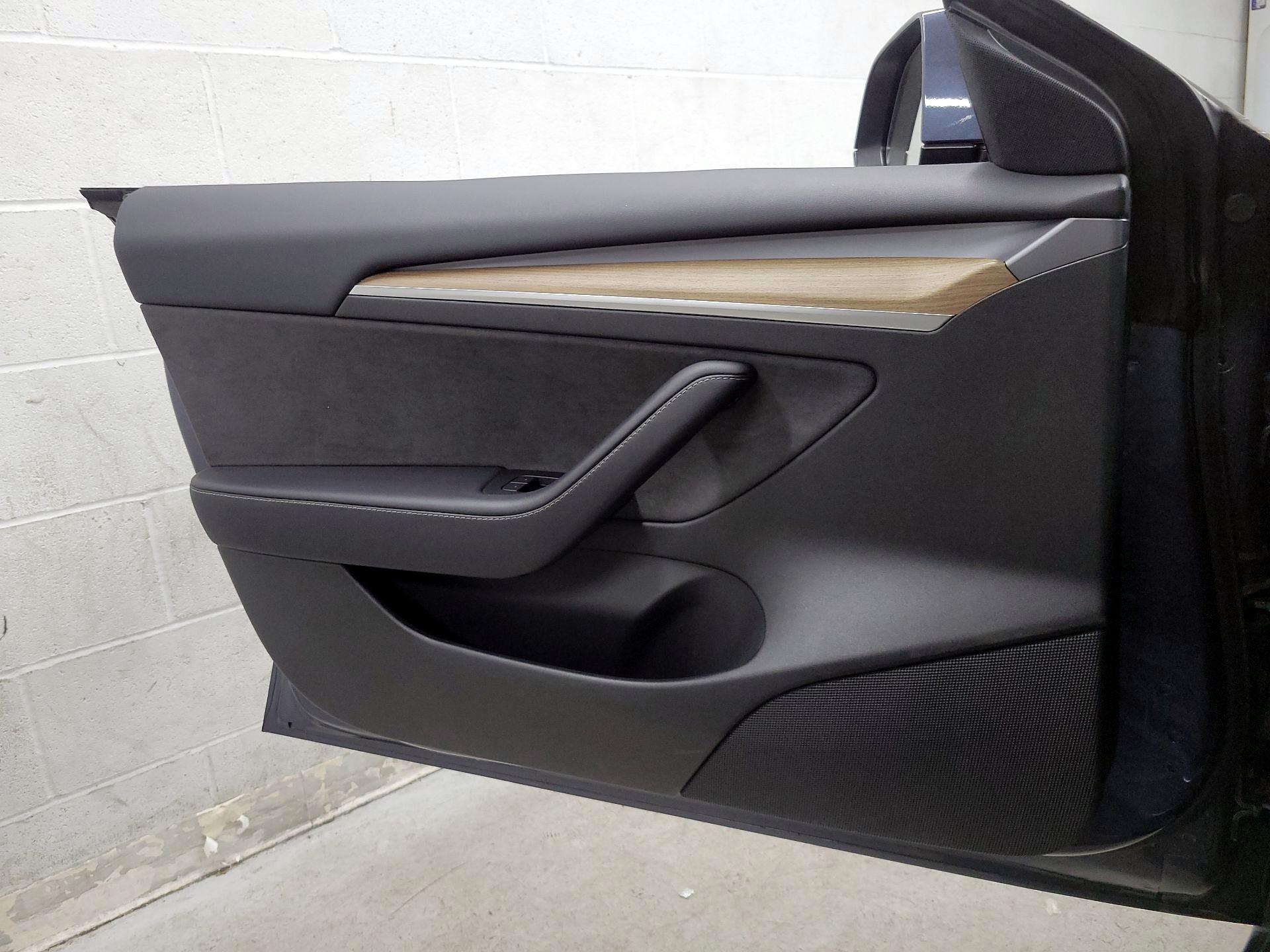 Thumbnail: 2022 Tesla Model 3 - 12