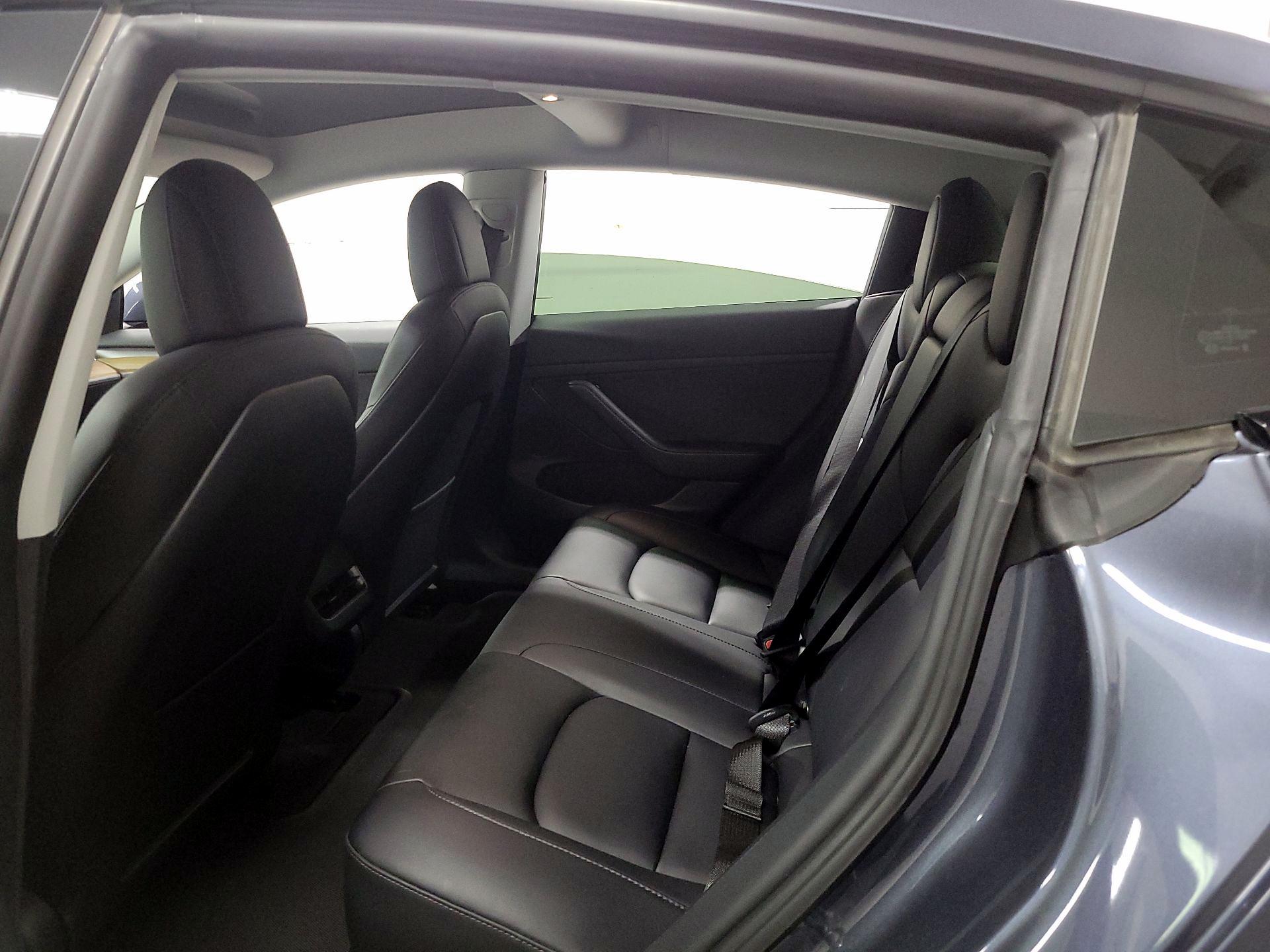 Thumbnail: 2022 Tesla Model 3 - 17