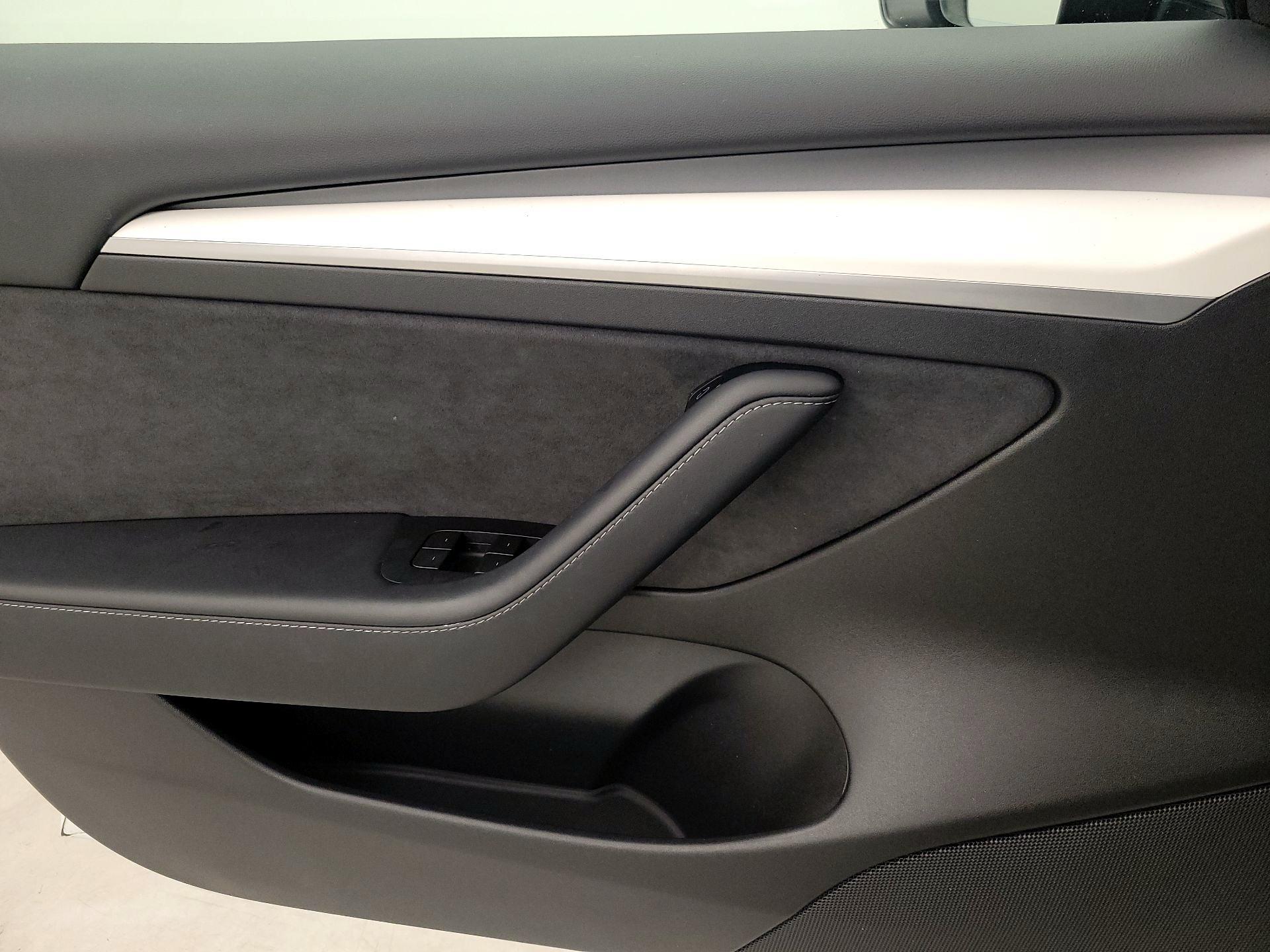 Thumbnail: 2022 Tesla Model 3 - 12