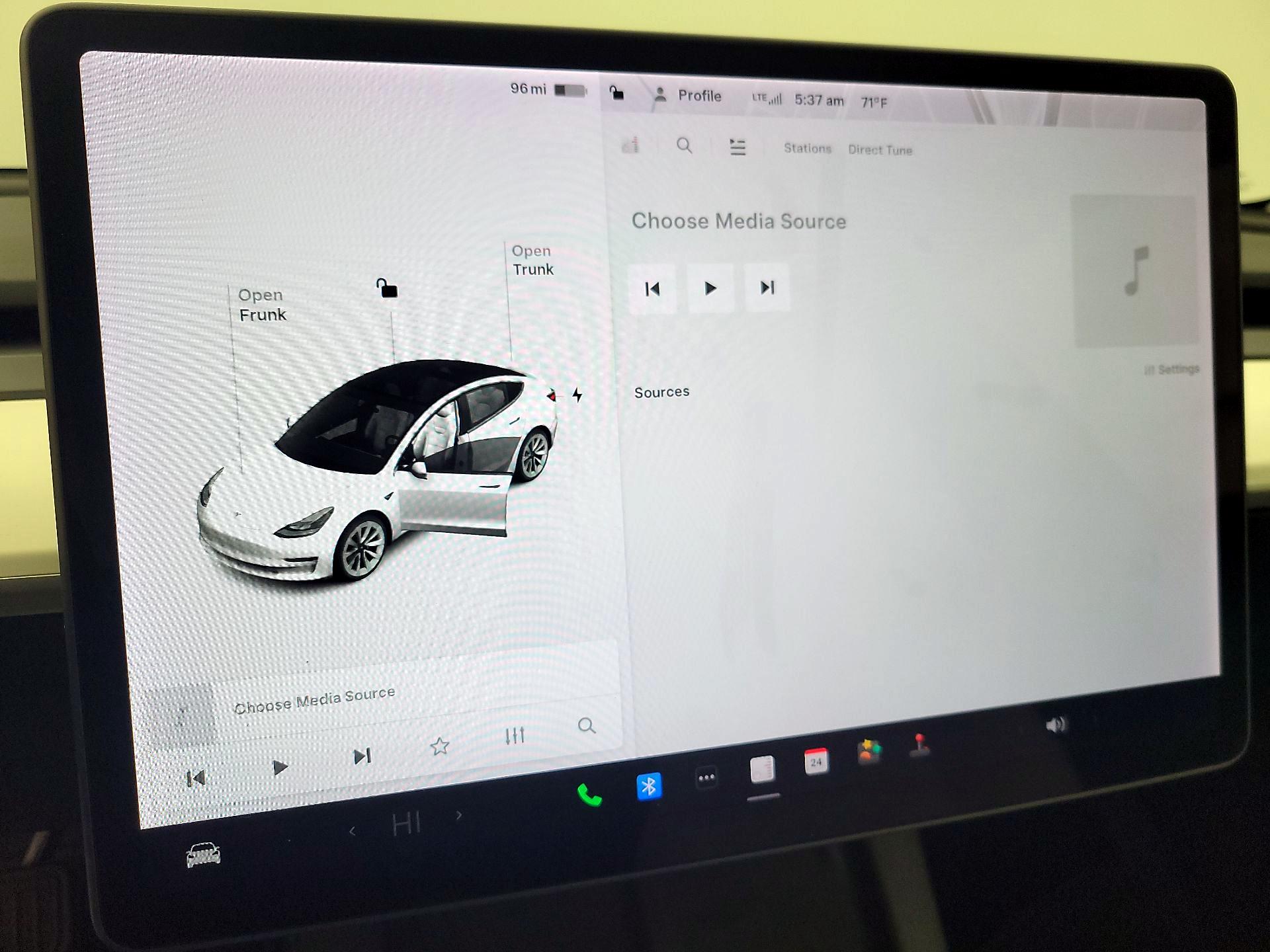 Thumbnail: 2022 Tesla Model 3 - 15