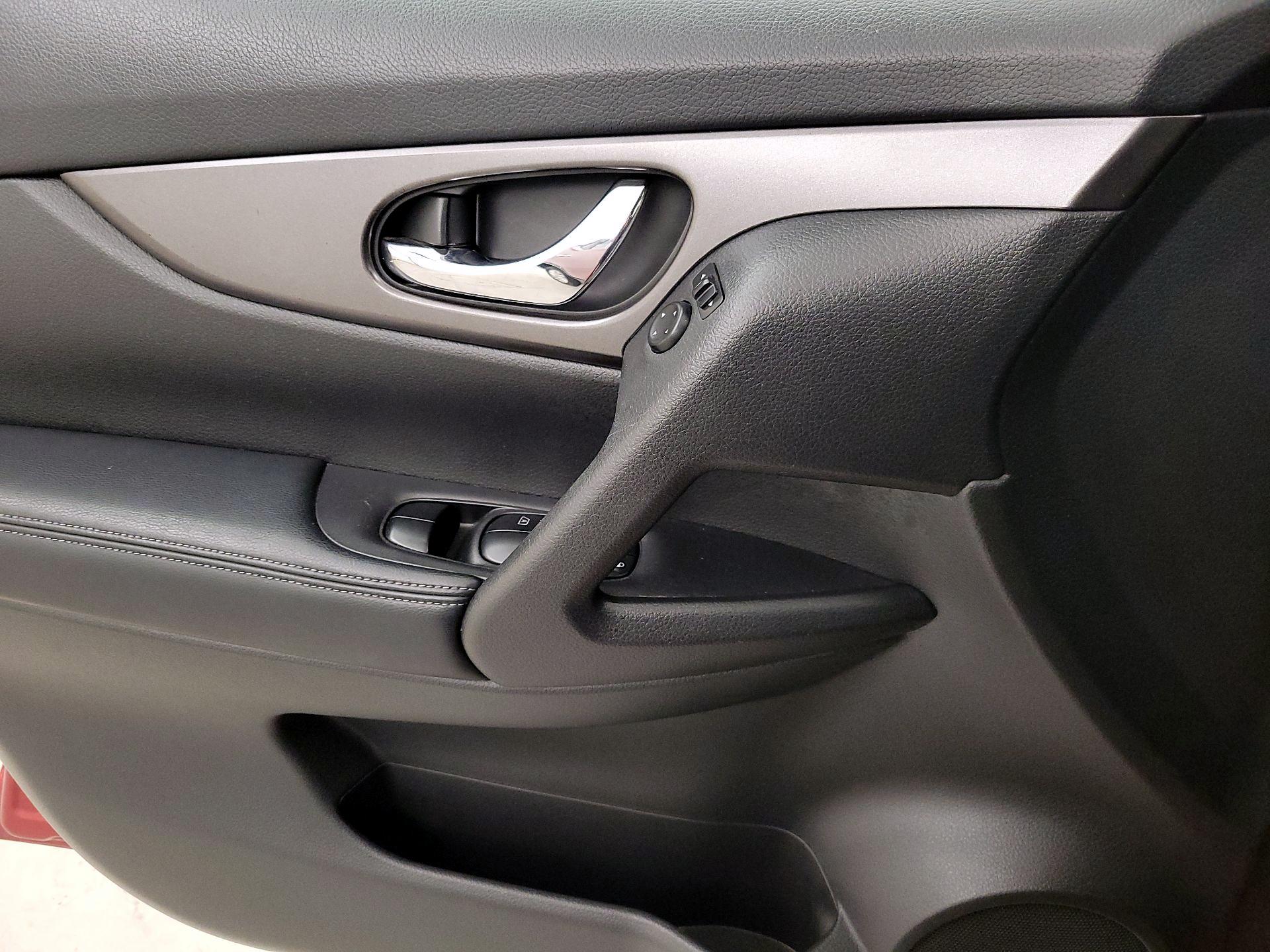 Thumbnail: 2015 Nissan Rogue - 12