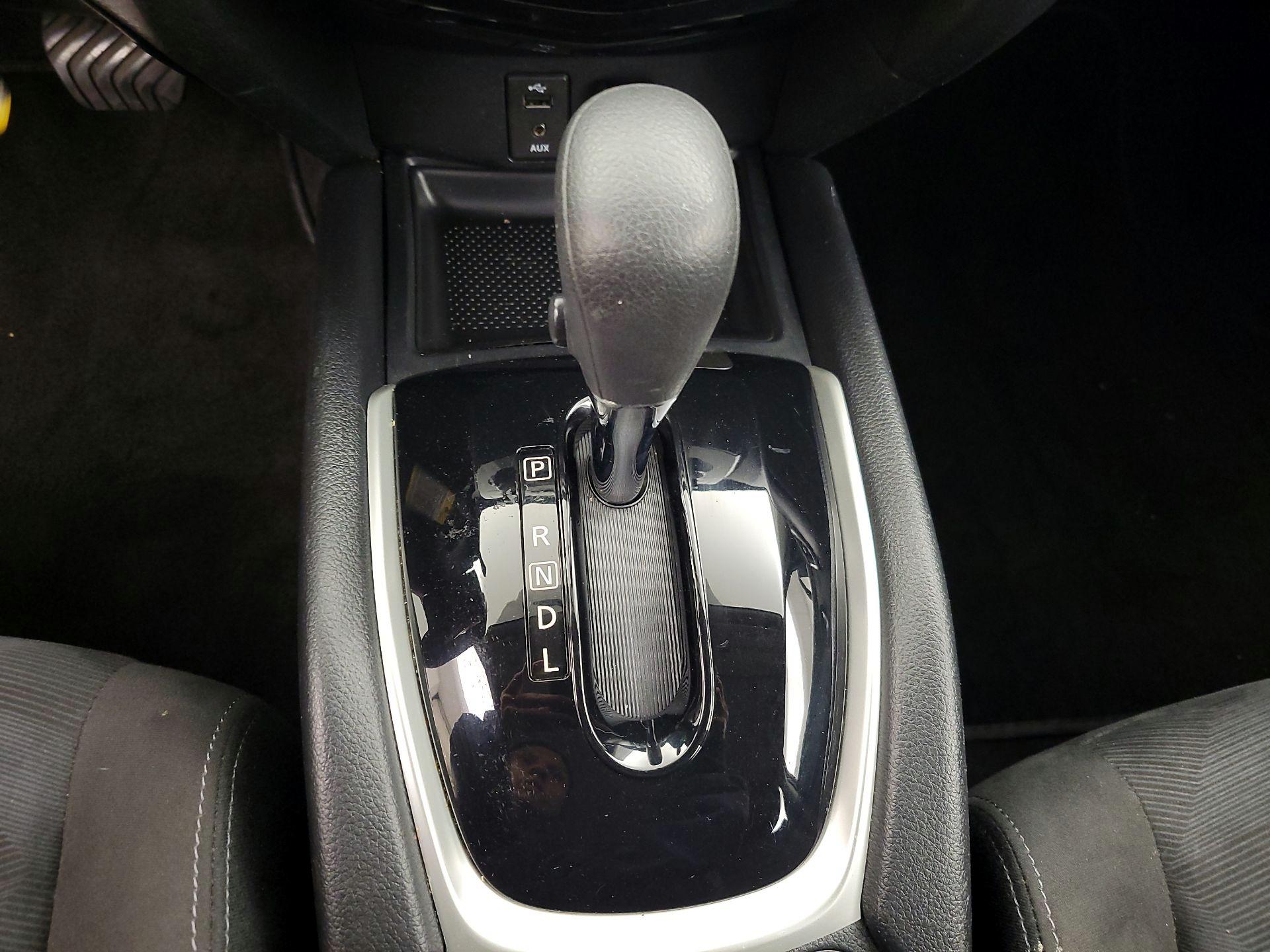 Thumbnail: 2015 Nissan Rogue - 17