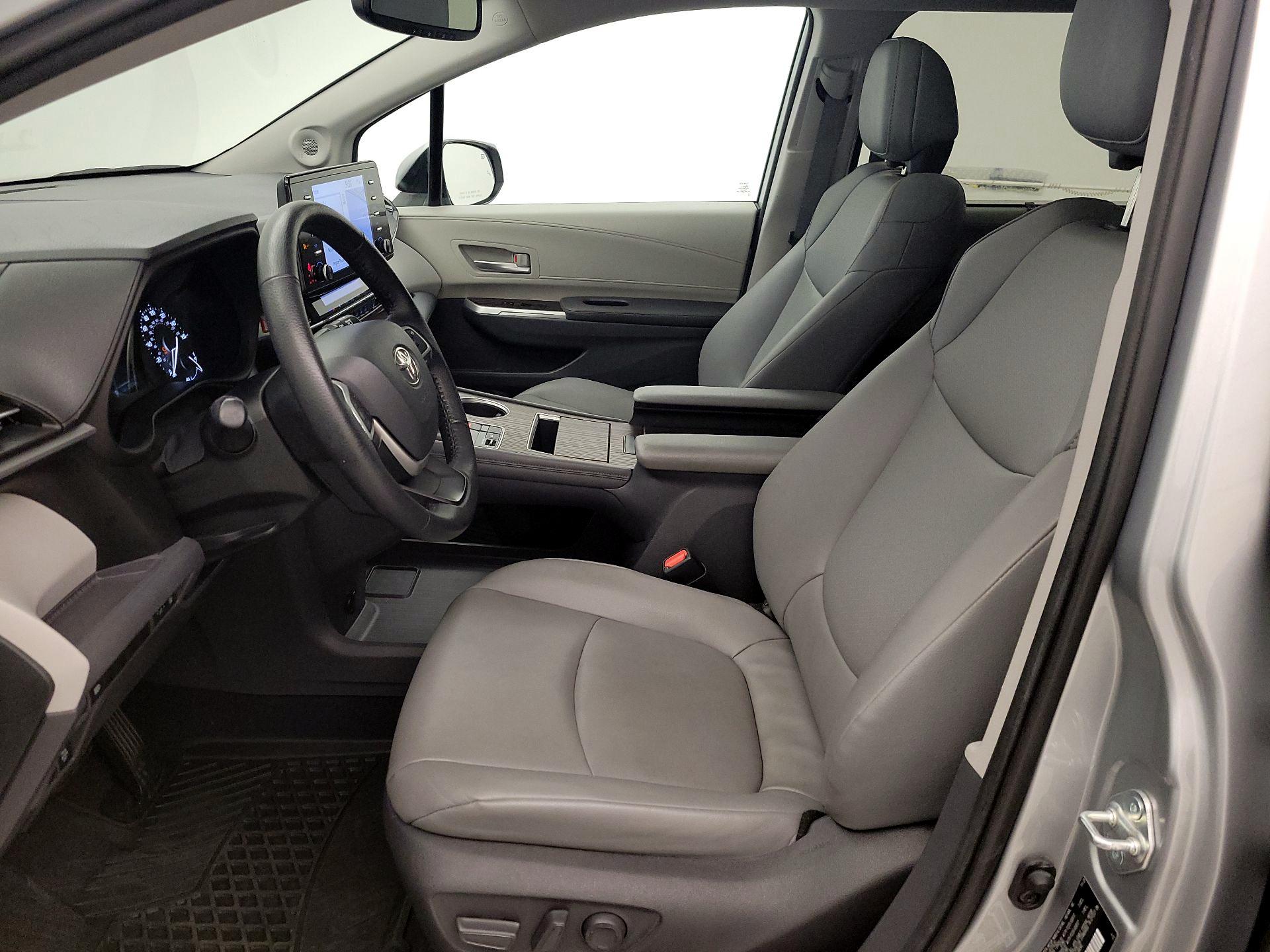 Thumbnail: 2021 Toyota Sienna - 11