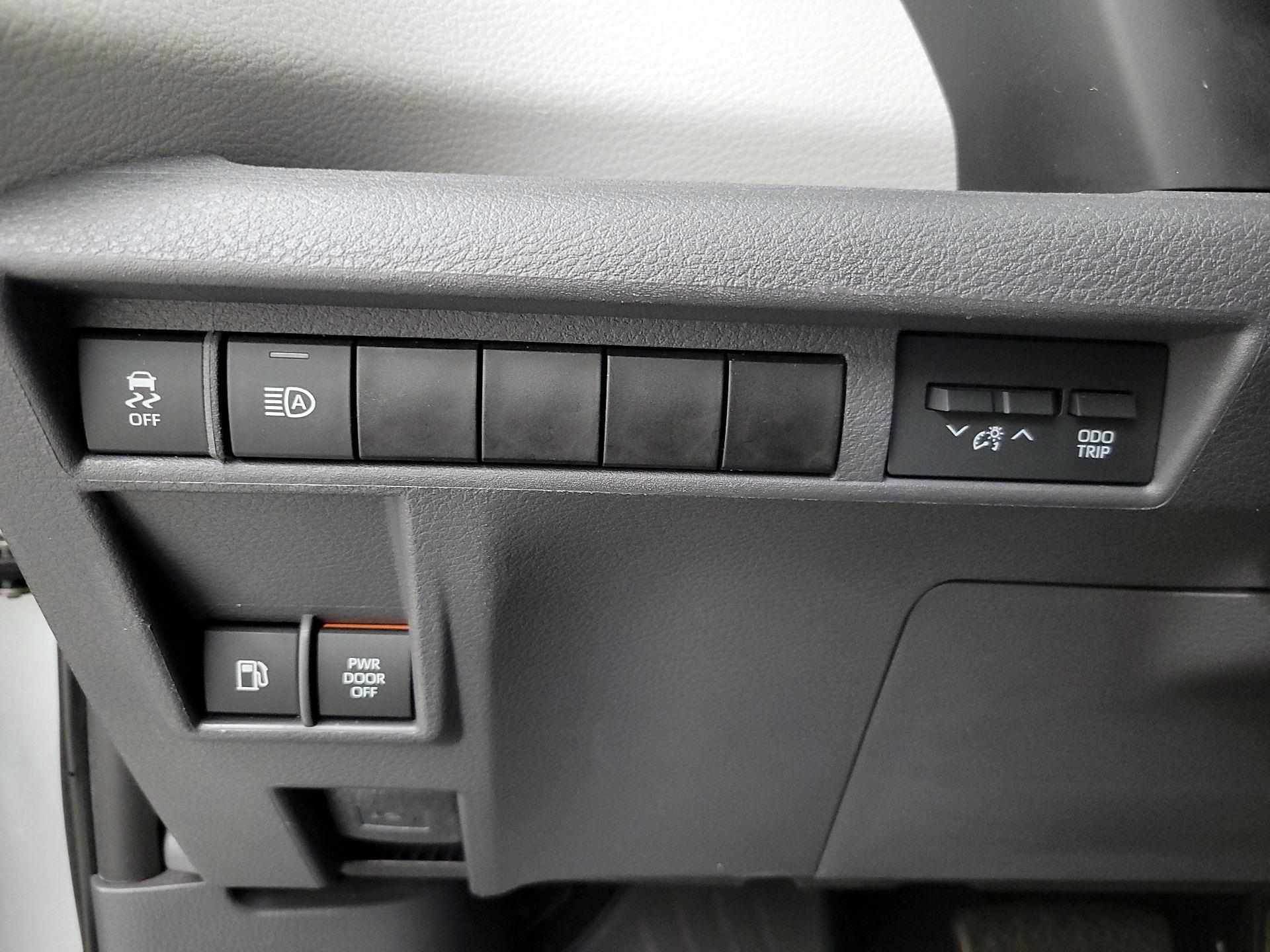 Thumbnail: 2021 Toyota Sienna - 13