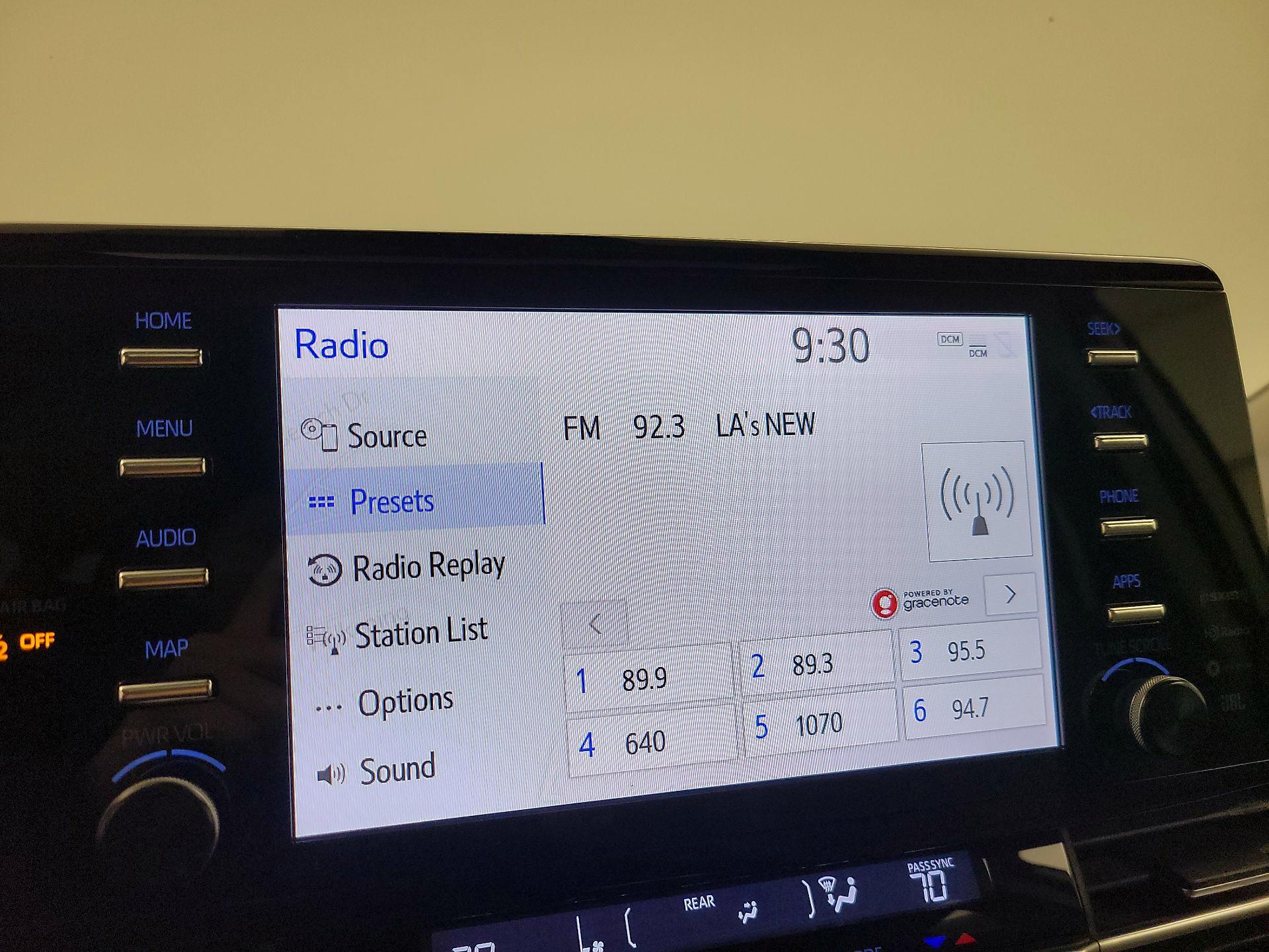 Thumbnail: 2021 Toyota Sienna - 16