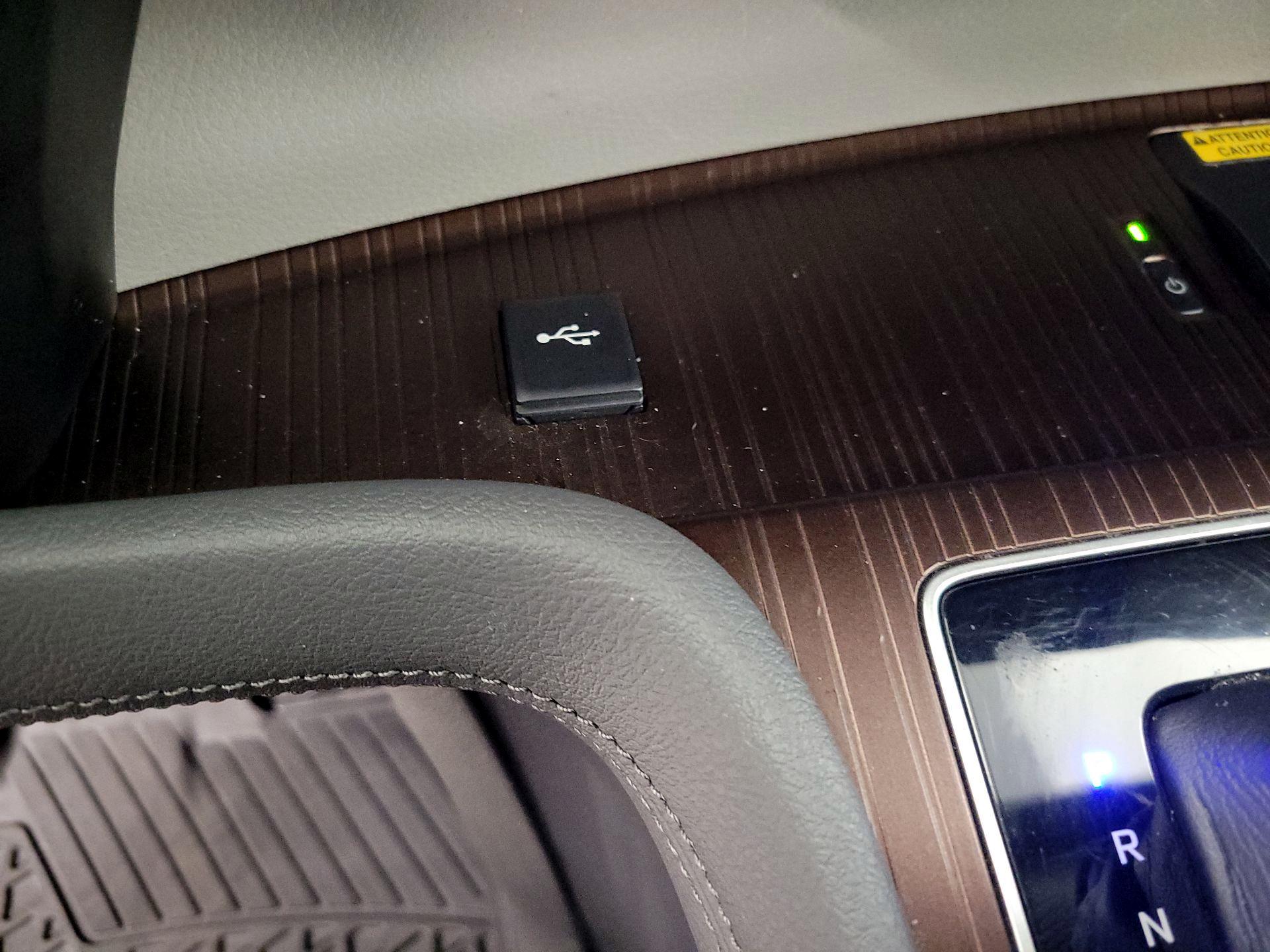 Thumbnail: 2021 Toyota Sienna - 19