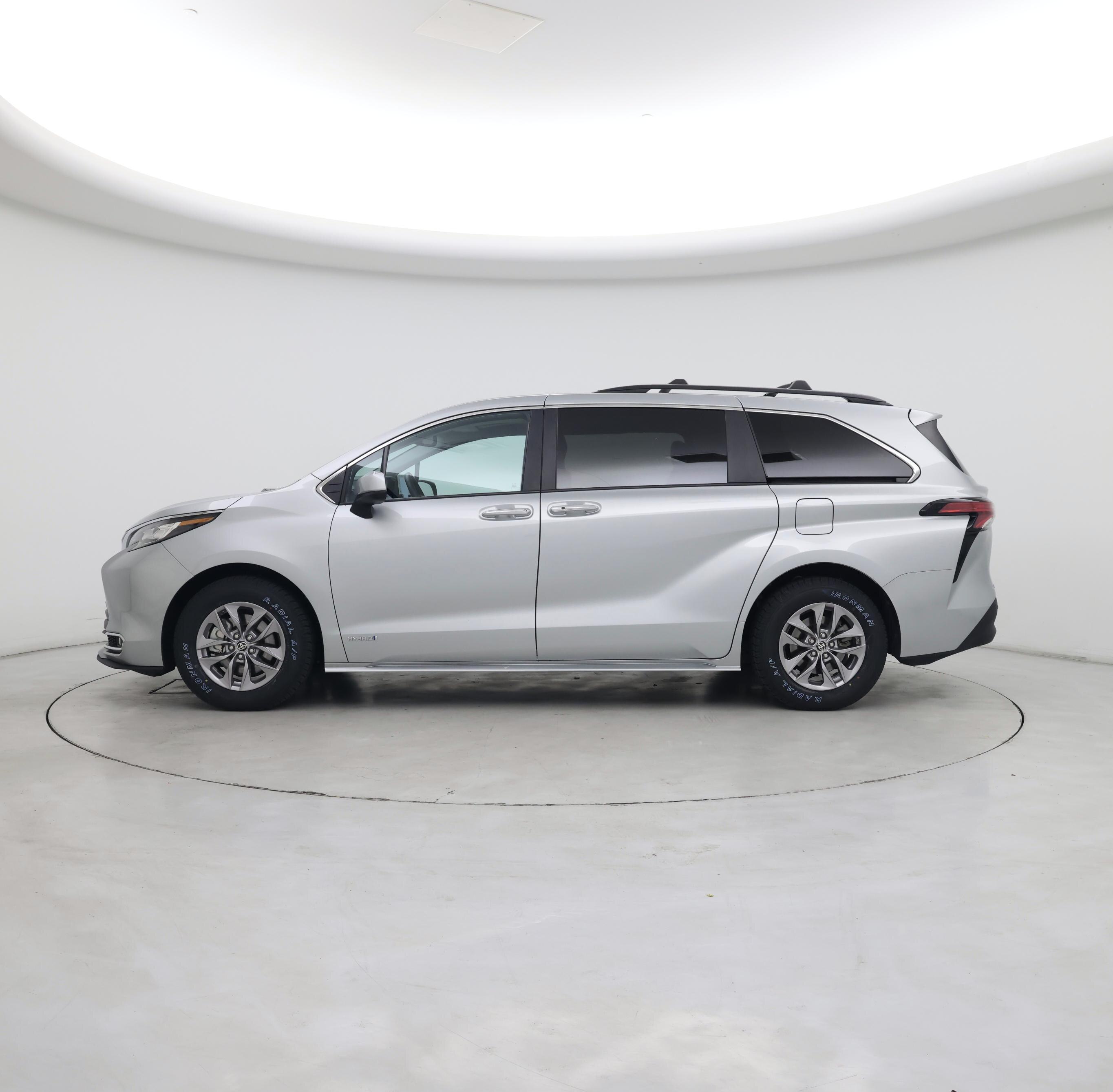 Thumbnail: 2021 Toyota Sienna - 3