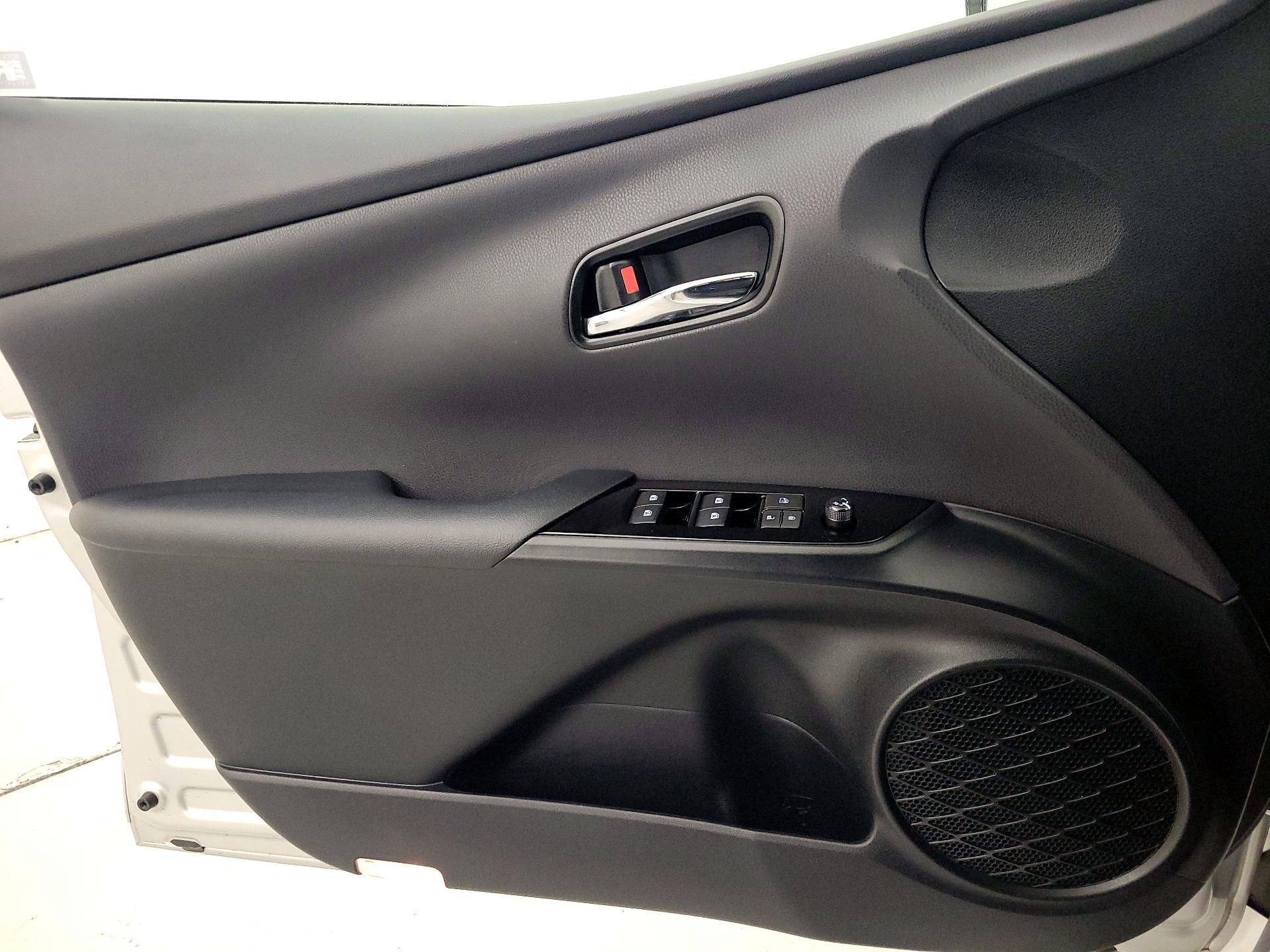 Thumbnail: 2018 Toyota Prius Prime - 12