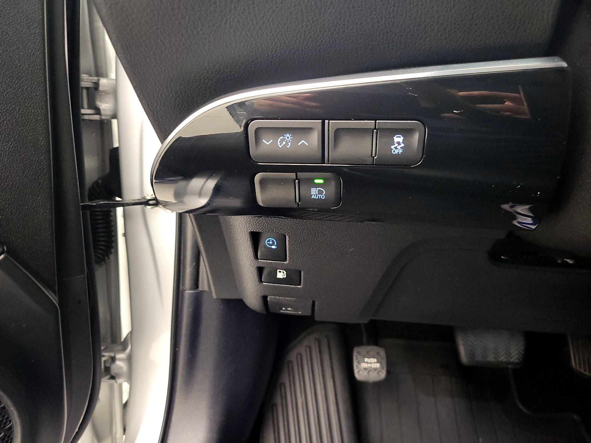 Thumbnail: 2018 Toyota Prius Prime - 13