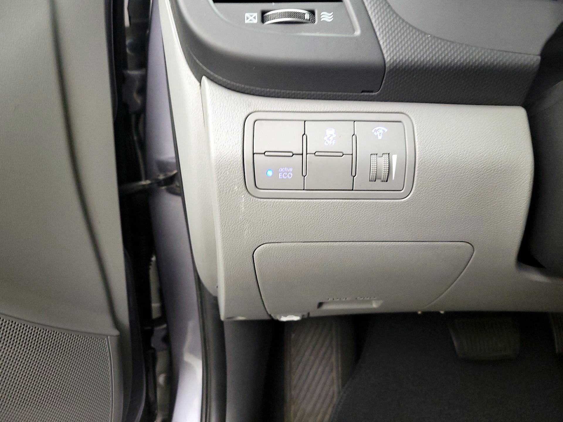 Thumbnail: 2015 Hyundai Accent - 13