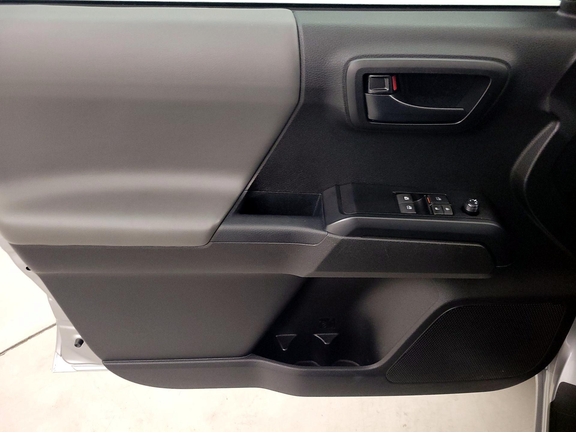 Thumbnail: 2021 Toyota Tacoma - 12