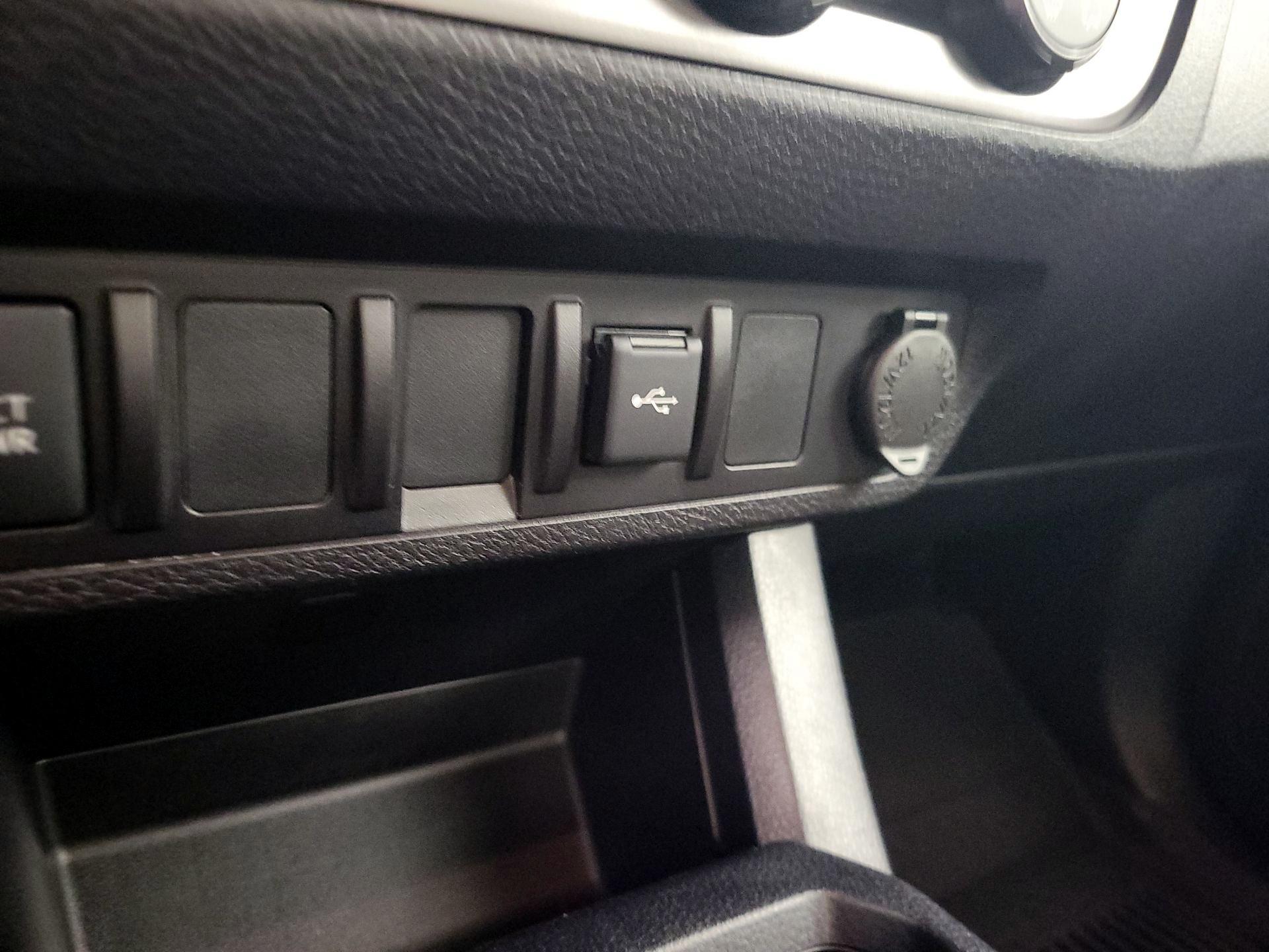 Thumbnail: 2021 Toyota Tacoma - 18