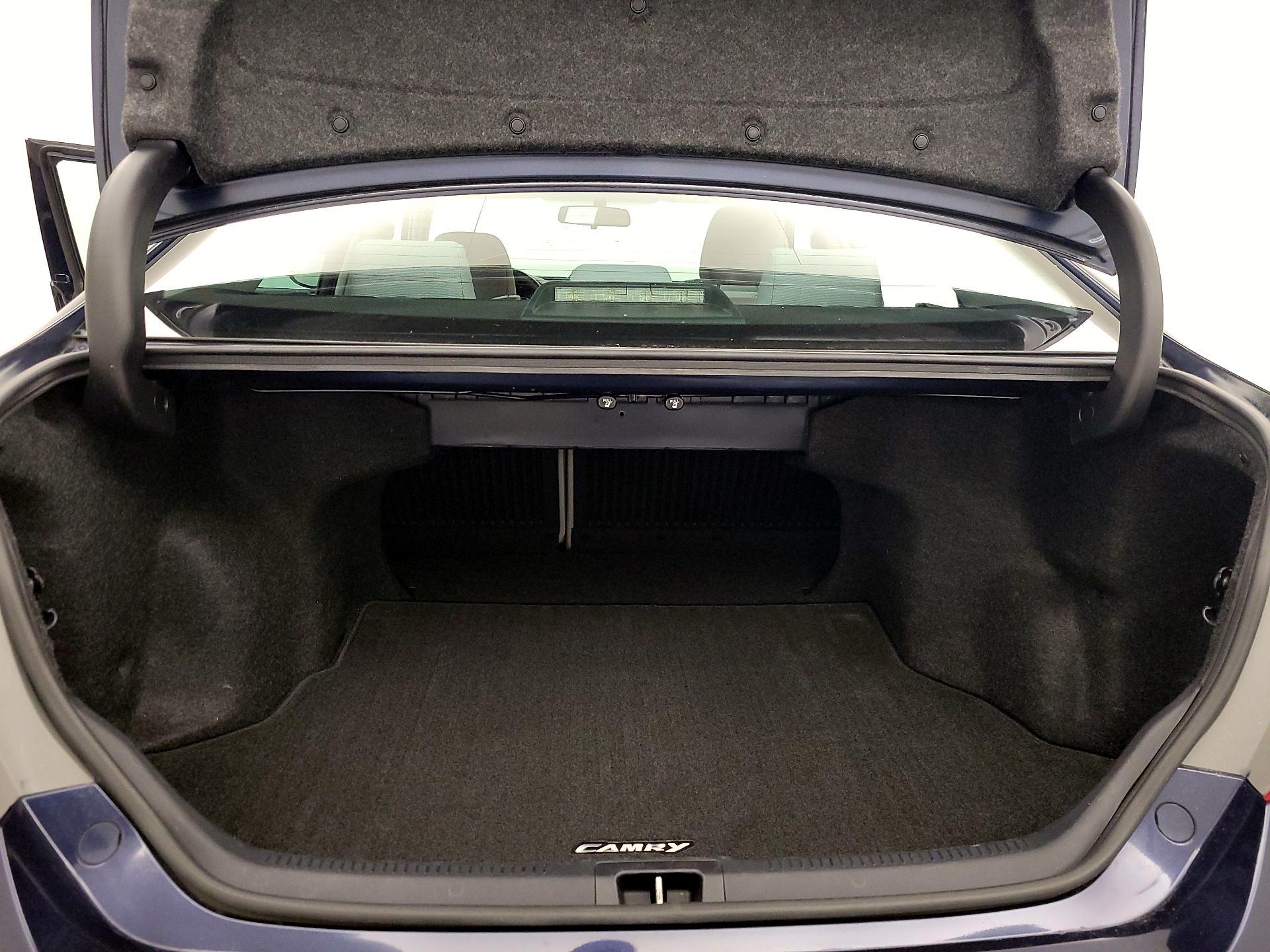 Thumbnail: 2017 Toyota Camry - 20