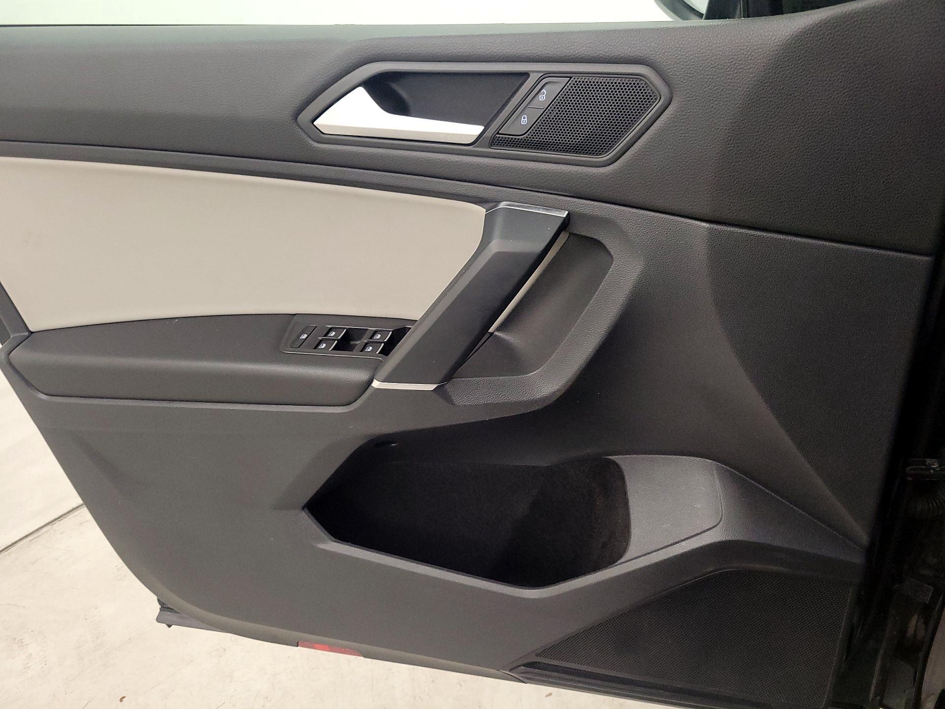 Thumbnail: 2020 Volkswagen Tiguan - 12