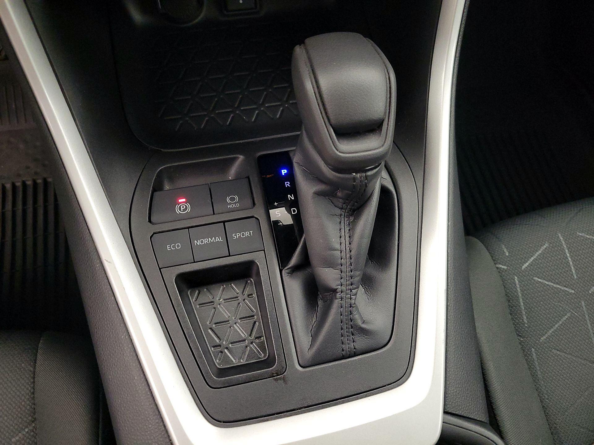 Thumbnail: 2022 Toyota RAV4 - 17