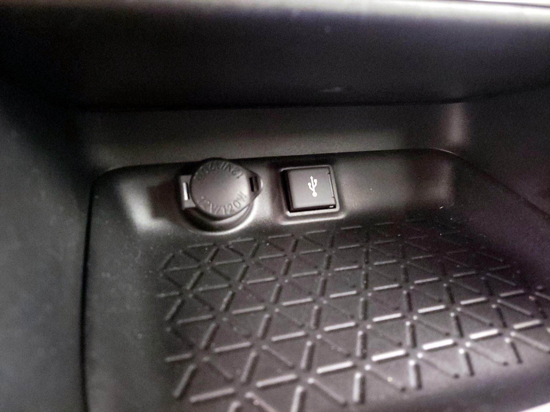 Thumbnail: 2022 Toyota RAV4 - 18