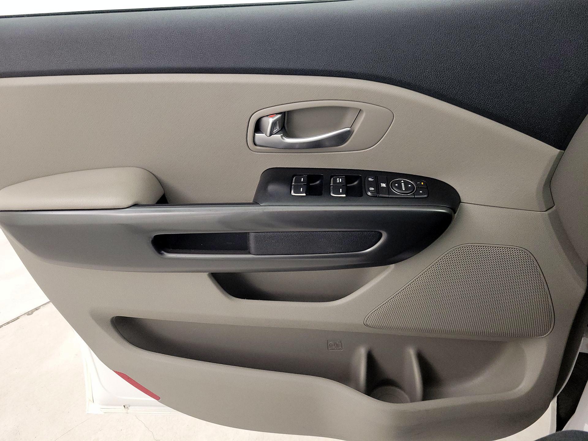 Thumbnail: 2020 Kia Sedona - 12