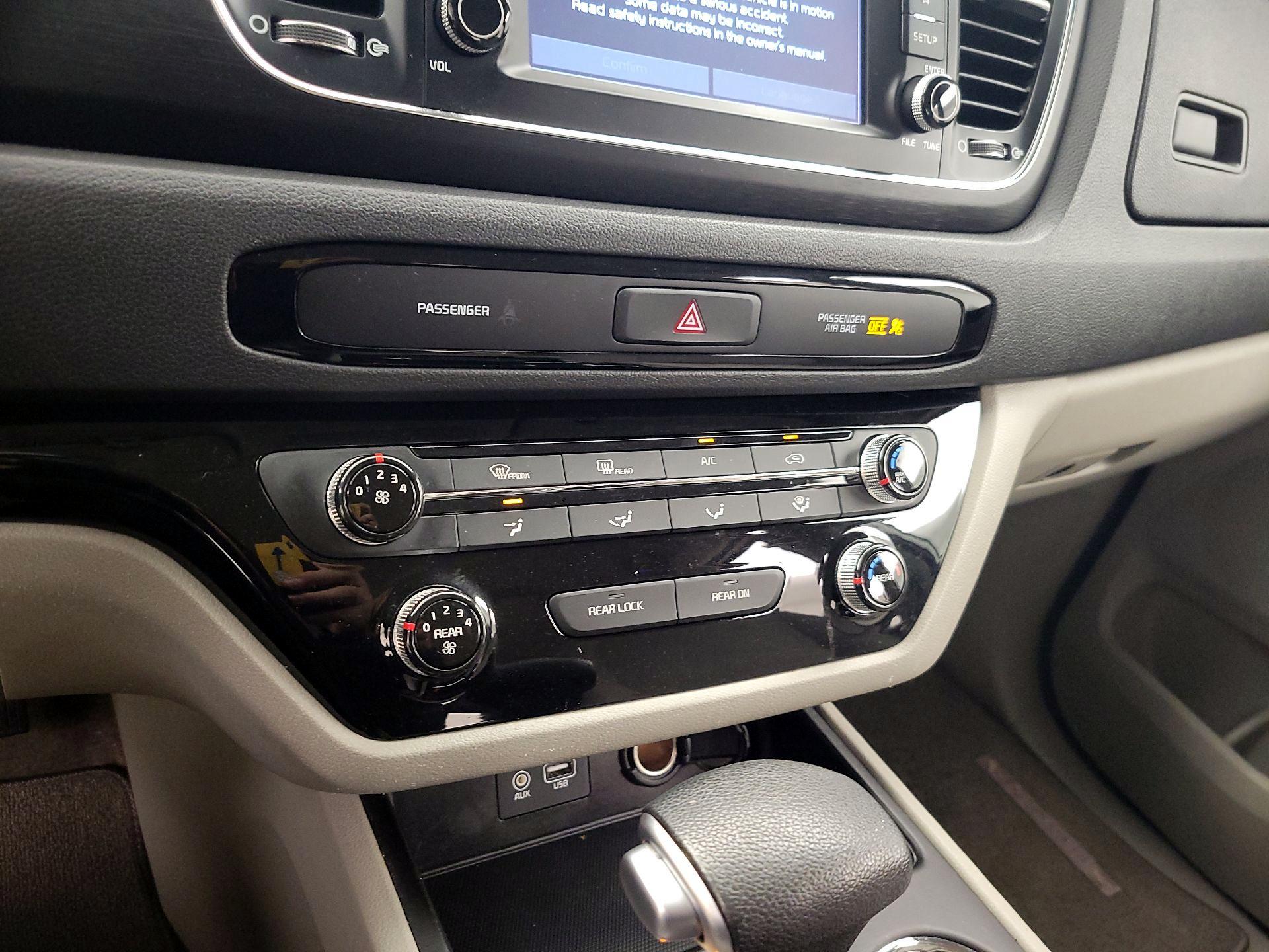 Thumbnail: 2020 Kia Sedona - 16