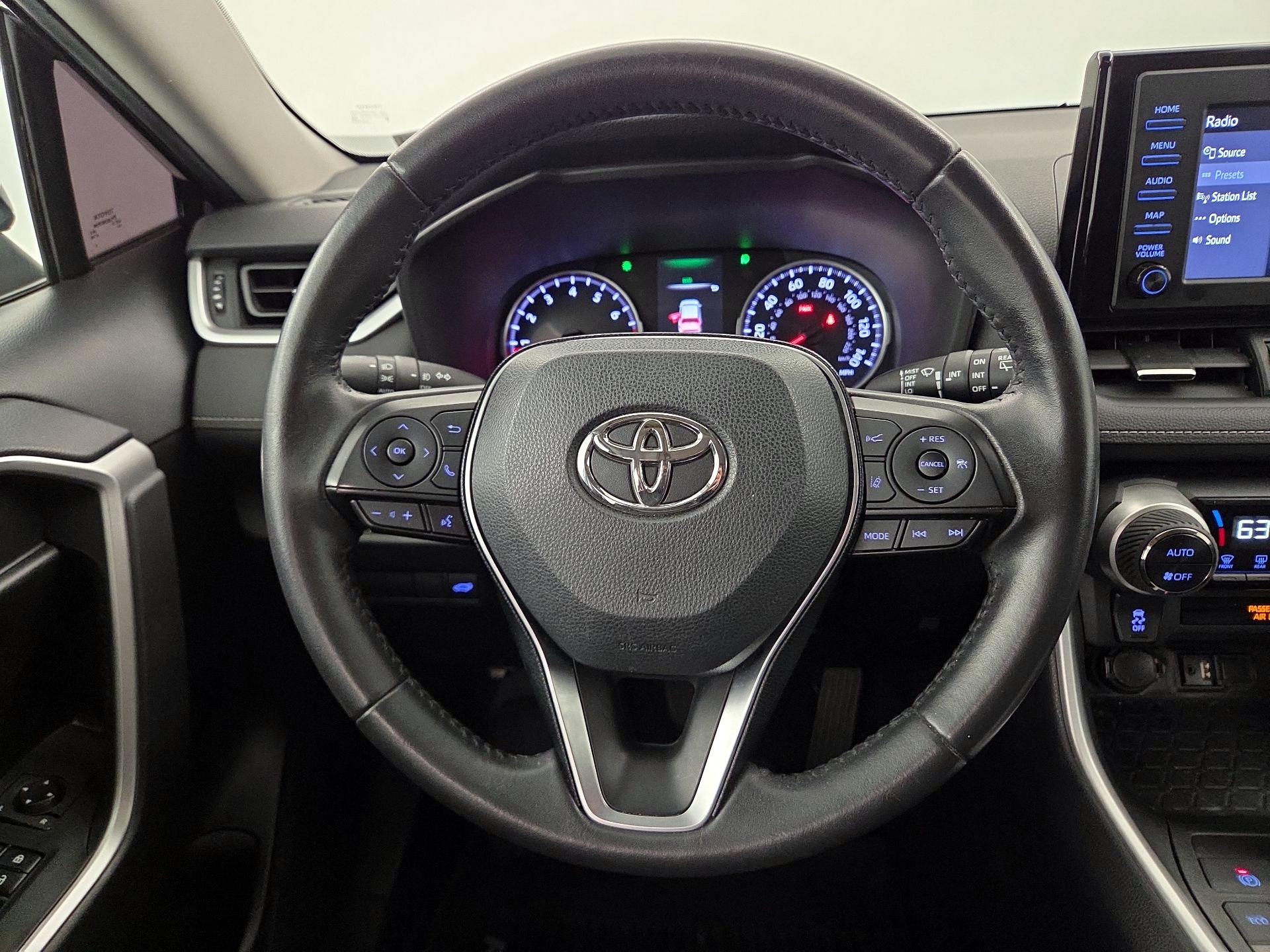Thumbnail: 2019 Toyota RAV4 - 10