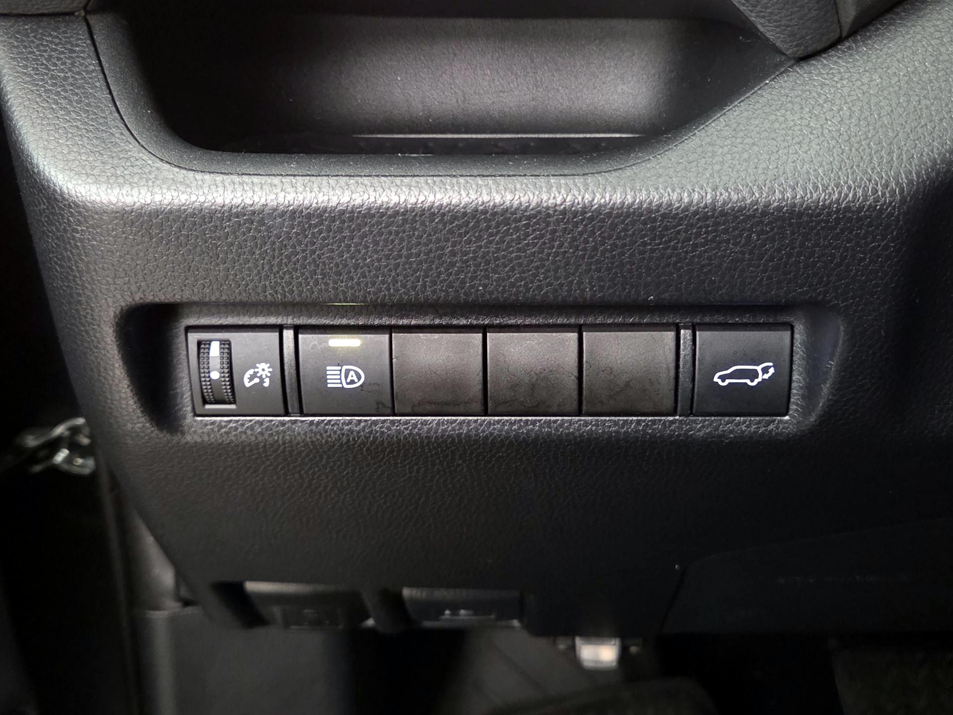 Thumbnail: 2019 Toyota RAV4 - 13