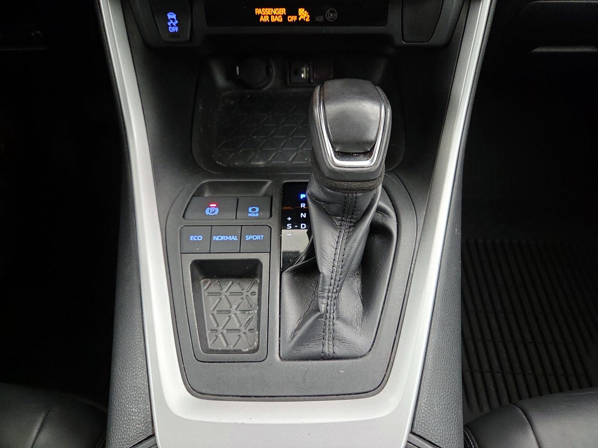 Thumbnail: 2019 Toyota RAV4 - 17