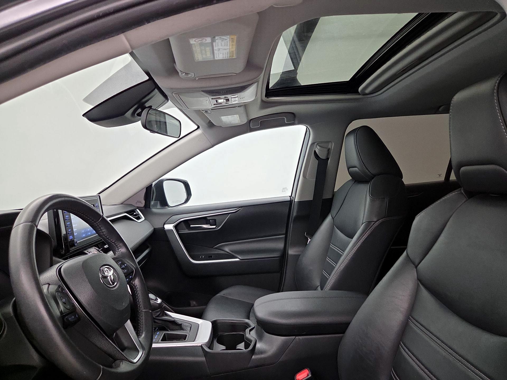 Thumbnail: 2019 Toyota RAV4 - 19