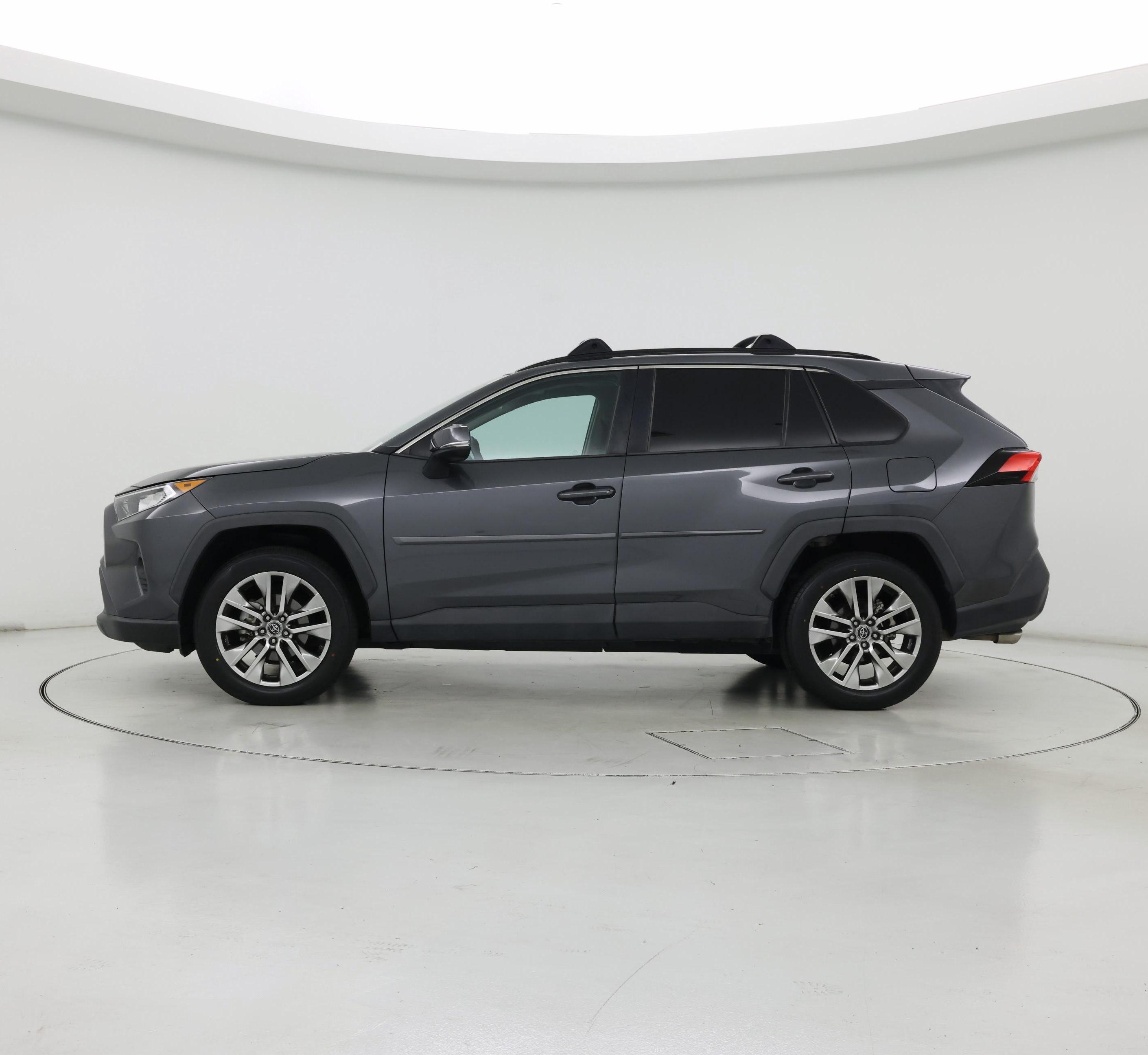 Thumbnail: 2019 Toyota RAV4 - 3