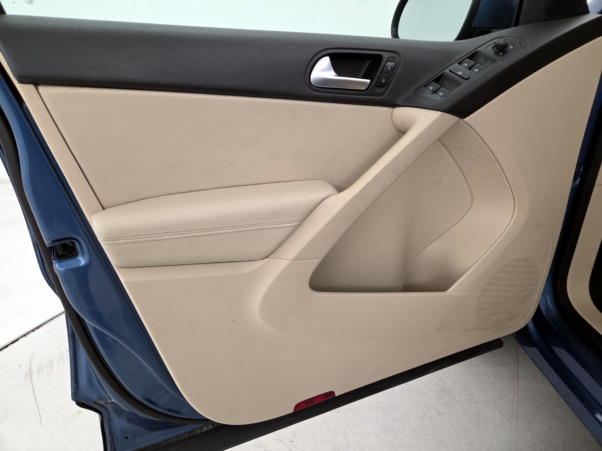 Thumbnail: 2017 Volkswagen Tiguan - 12